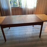 Extendable Scandinavian table — 140 to 236 cm — very good condition