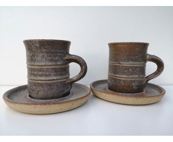 Duo vintage sandstone mugs