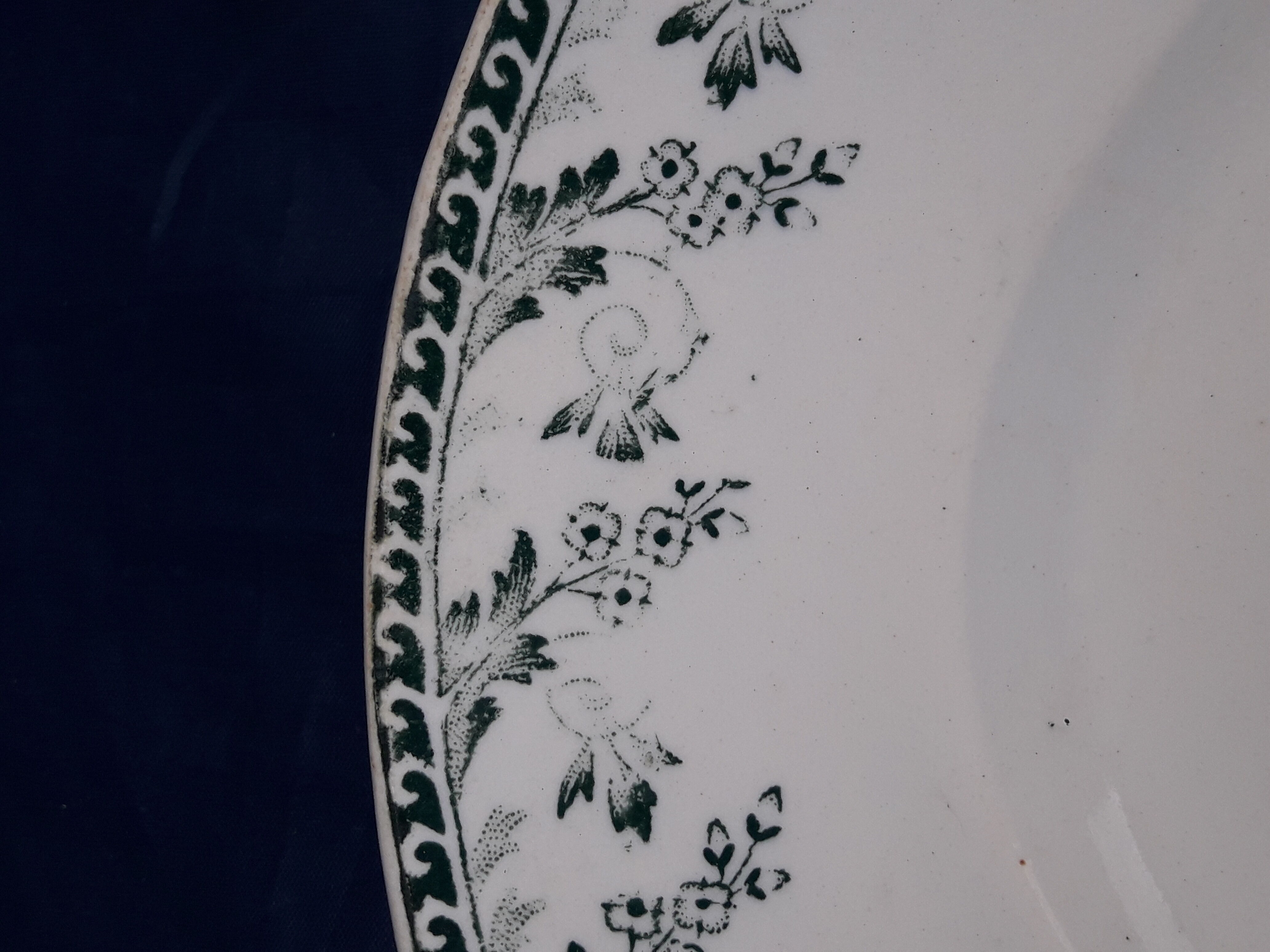 Gien model Montigny L 34 xm oval earthenware dish