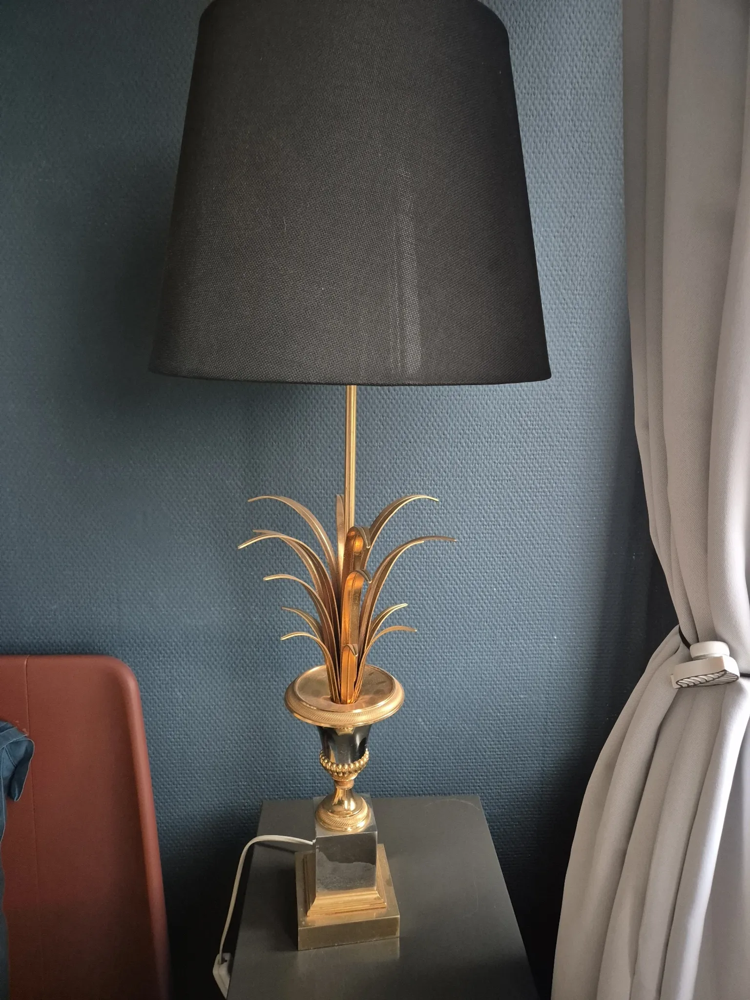 Pineapple lamp