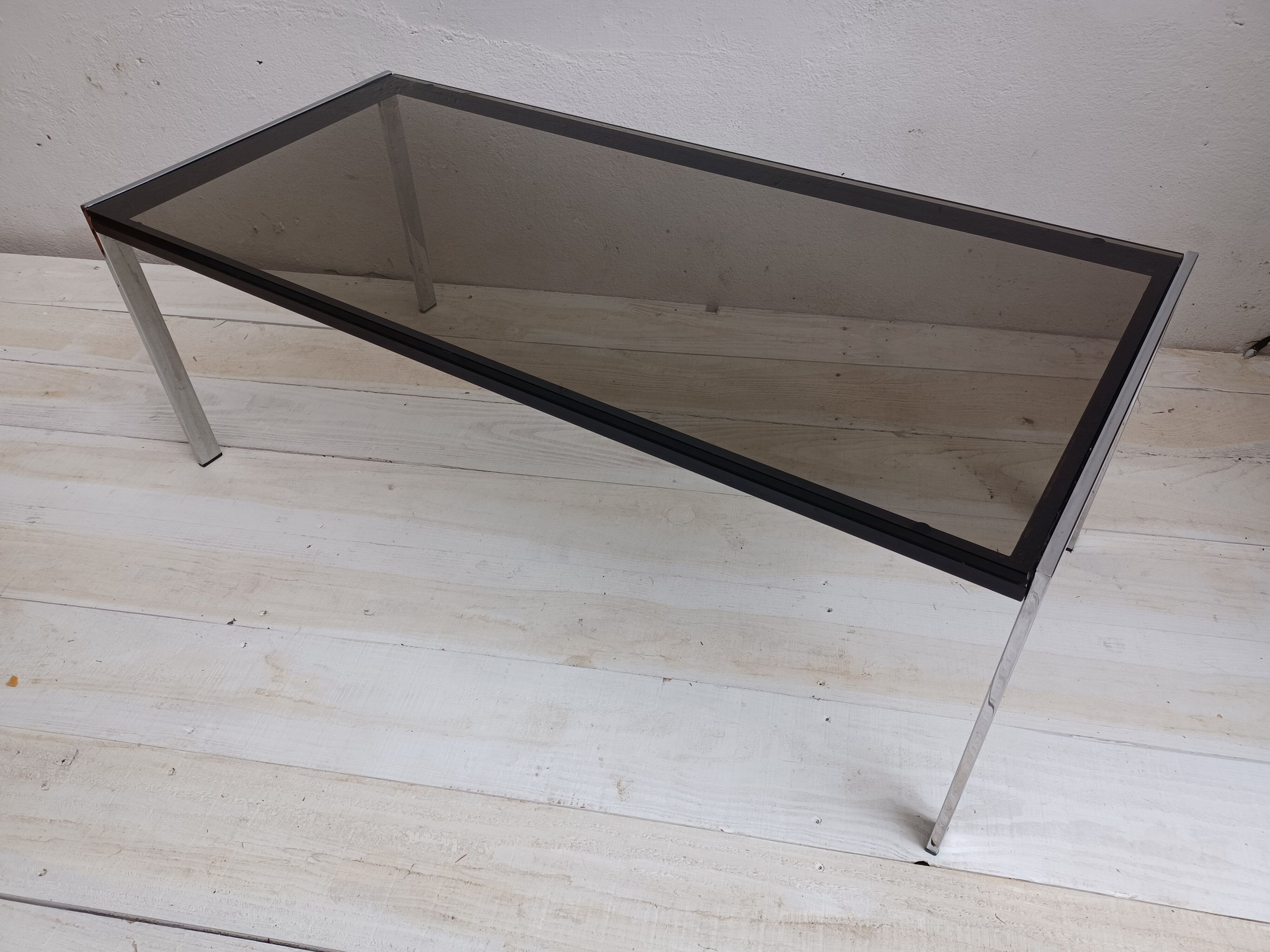 Table basse , verre fumé