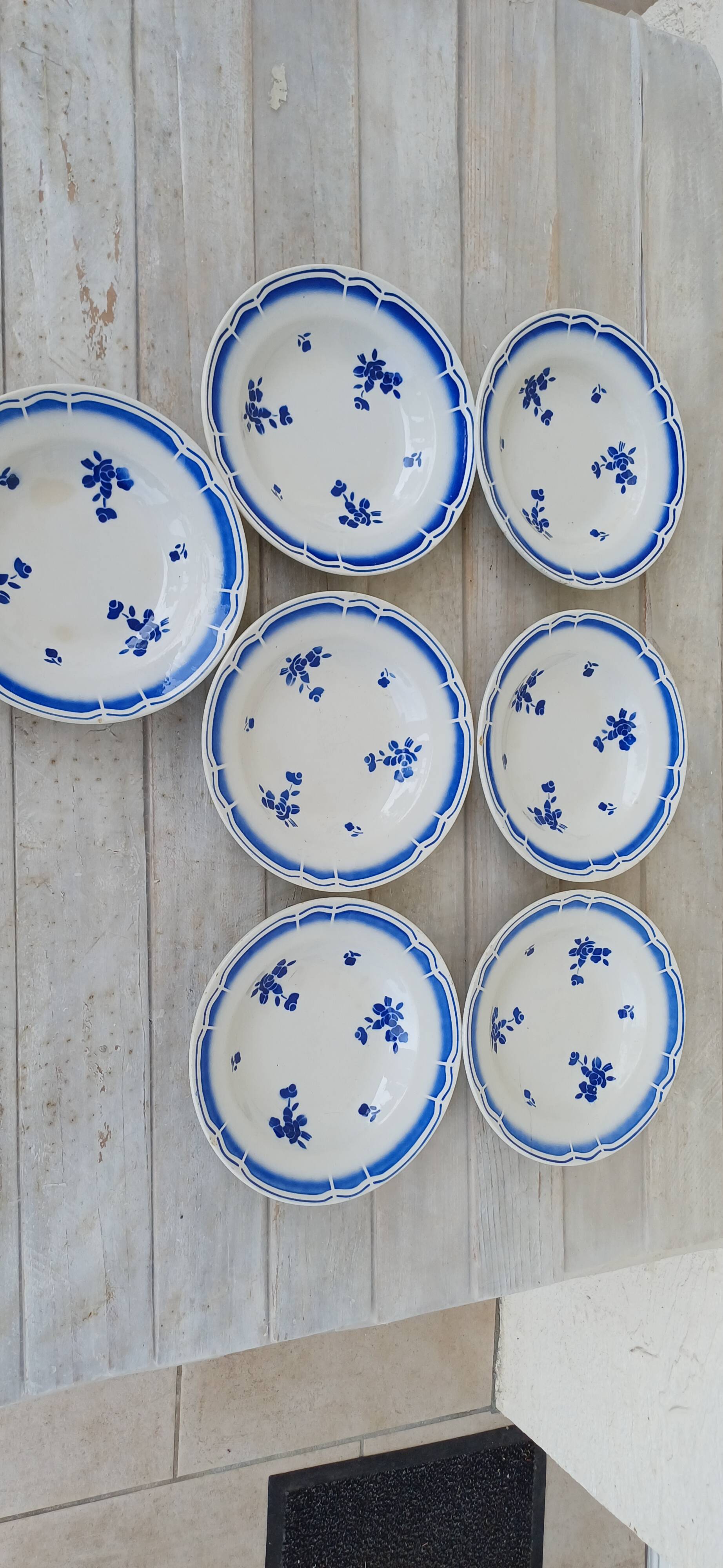 Assiettes plates creuses et à dessert
