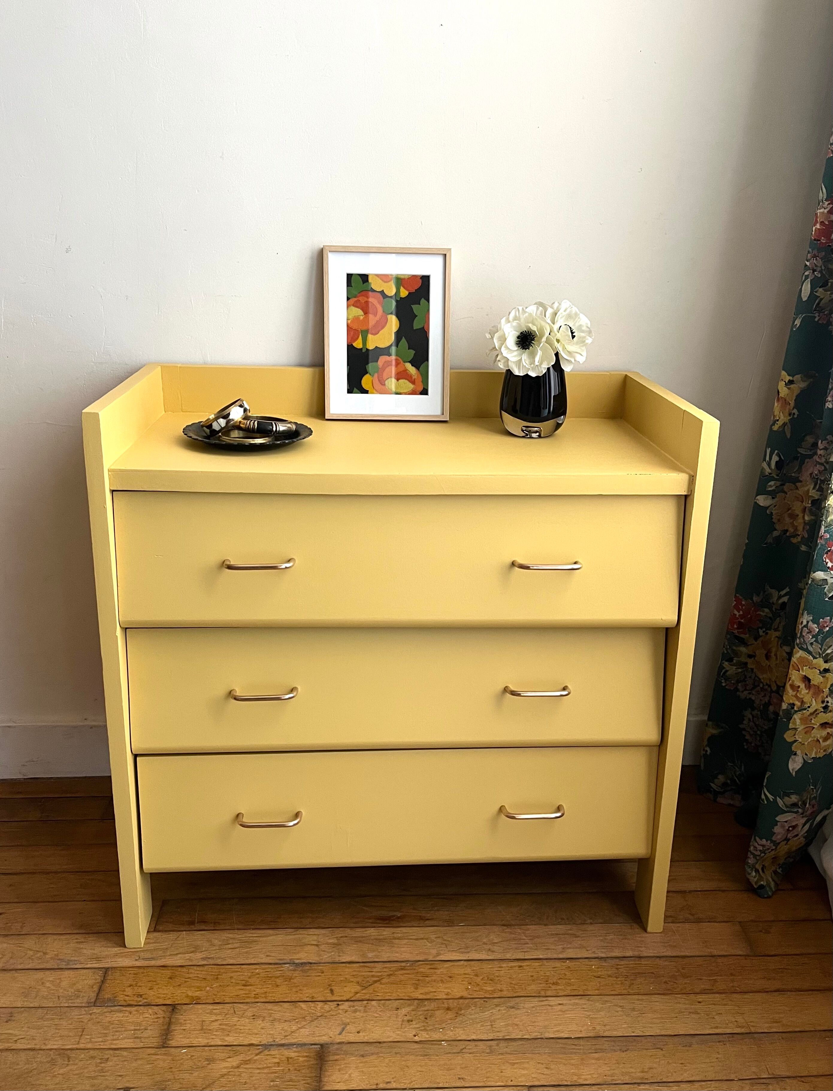 Commode vintage à tiroirs décalés