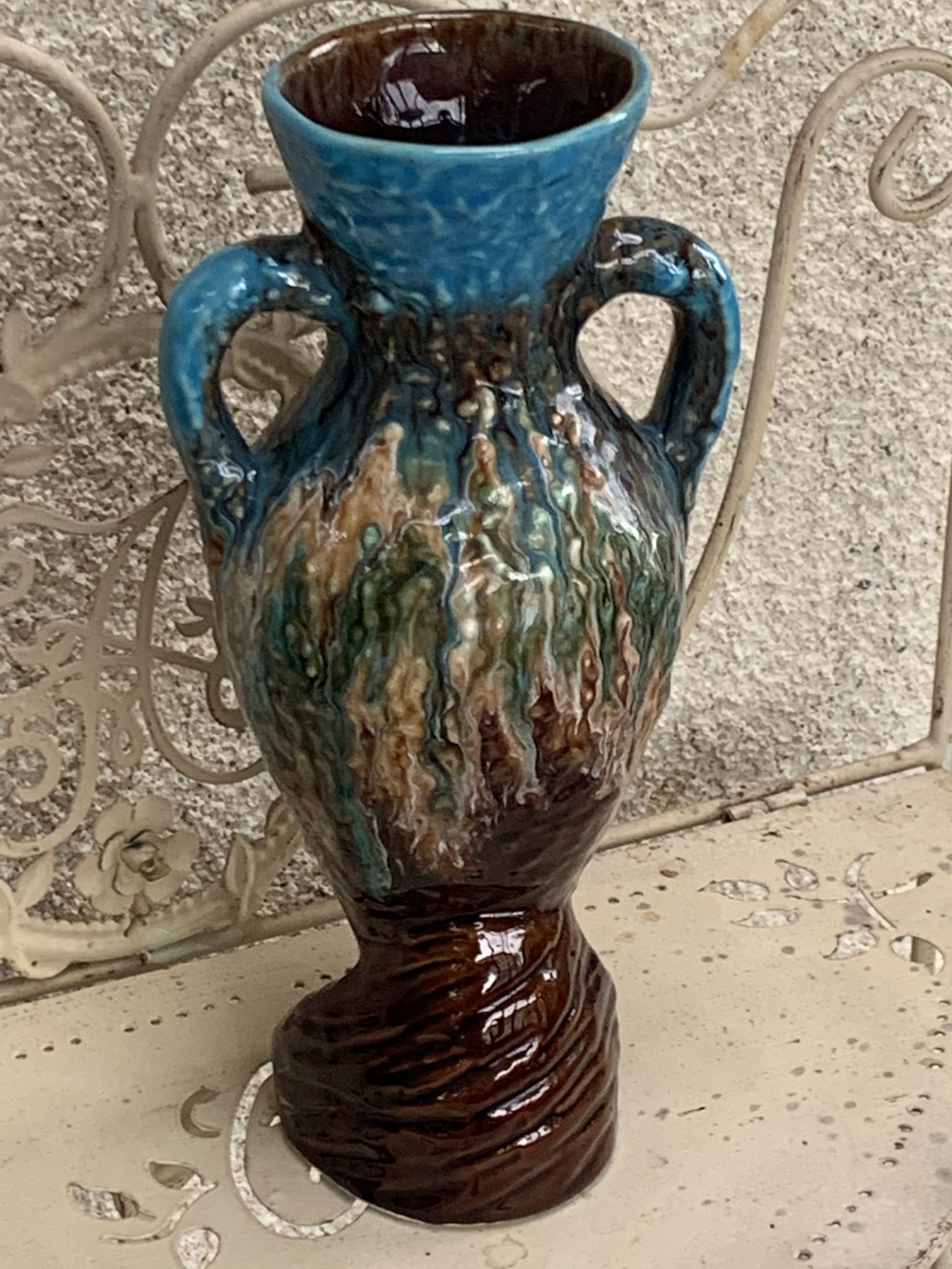 Vase amphore en barbotine, céramique émaillée de style vallauris vintage