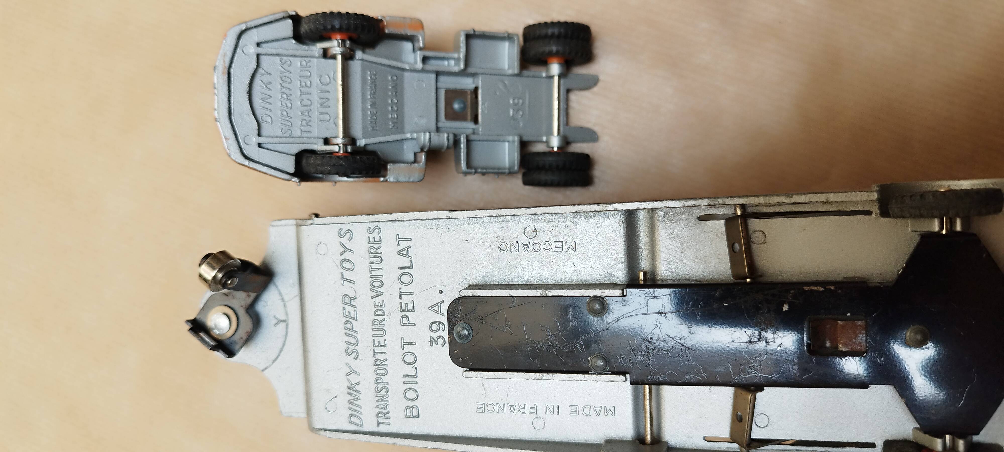 Camion Dinky toys porte voitures