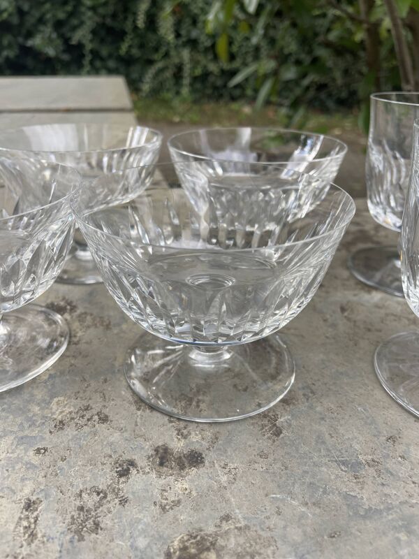 Lot de 8 verres et coupes en cristal de Baccarat, modèle Mazamet
