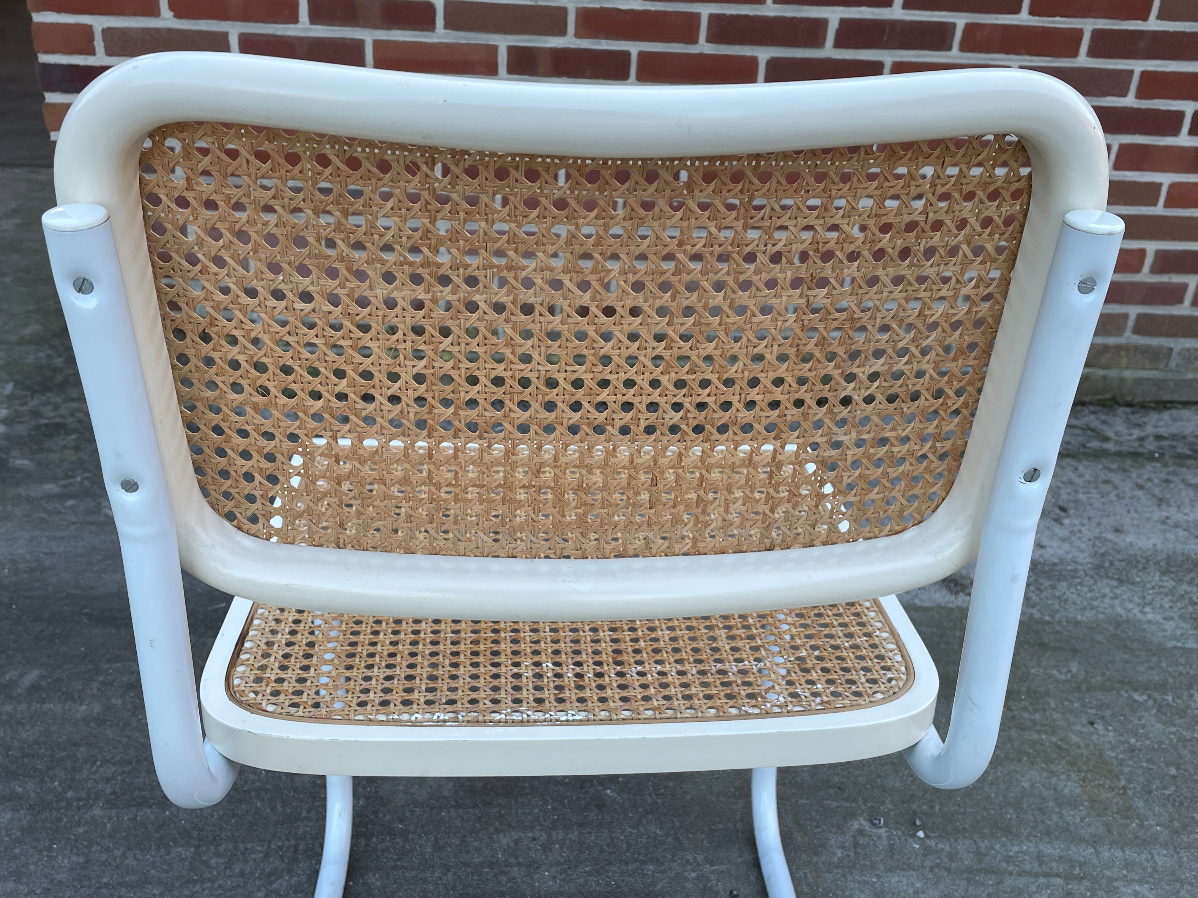 Set of 4 Cesca b32 model chairs in white