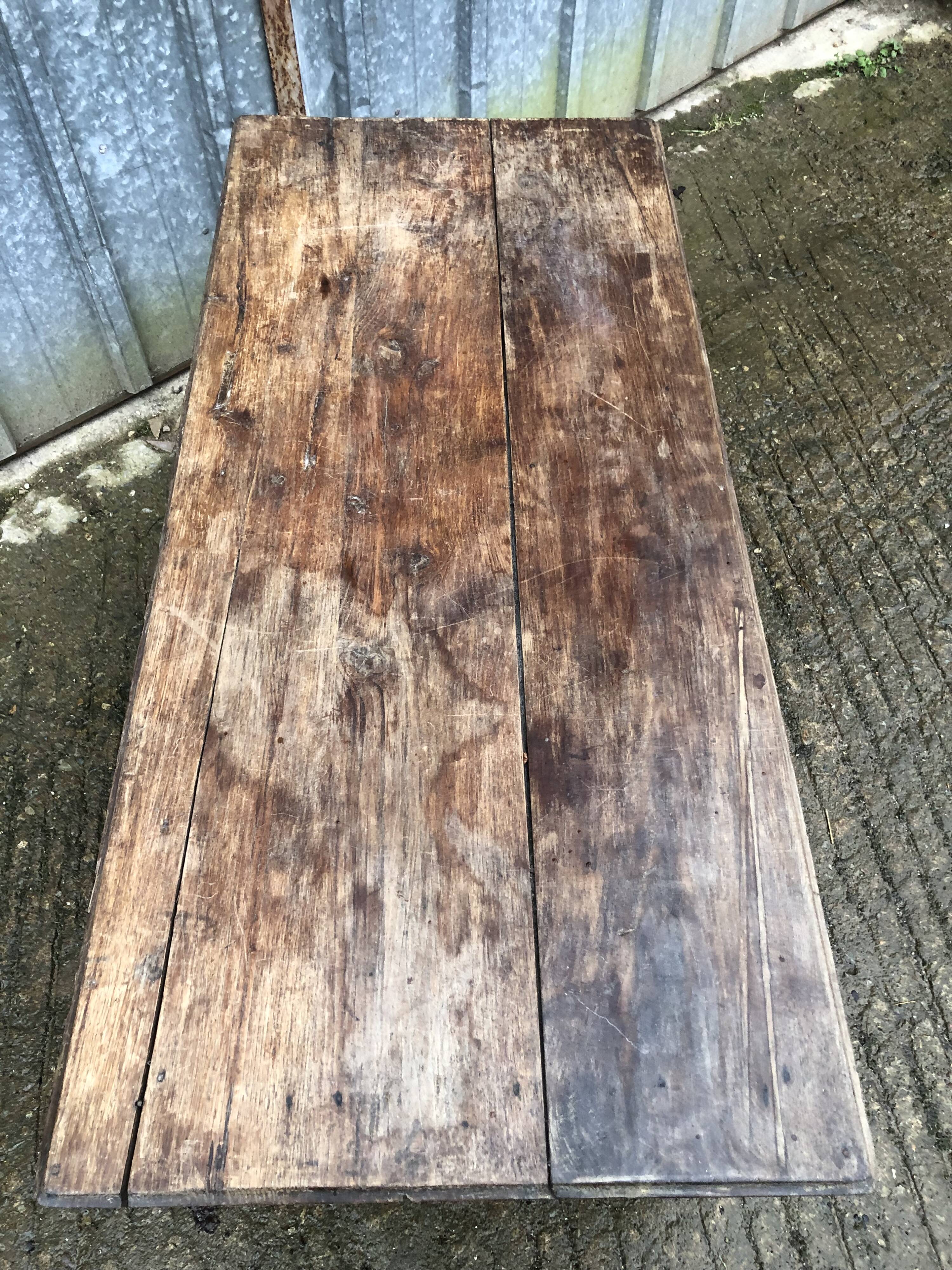 Old coffee table from the Guérandais region in solid oak with 2 front drawers
