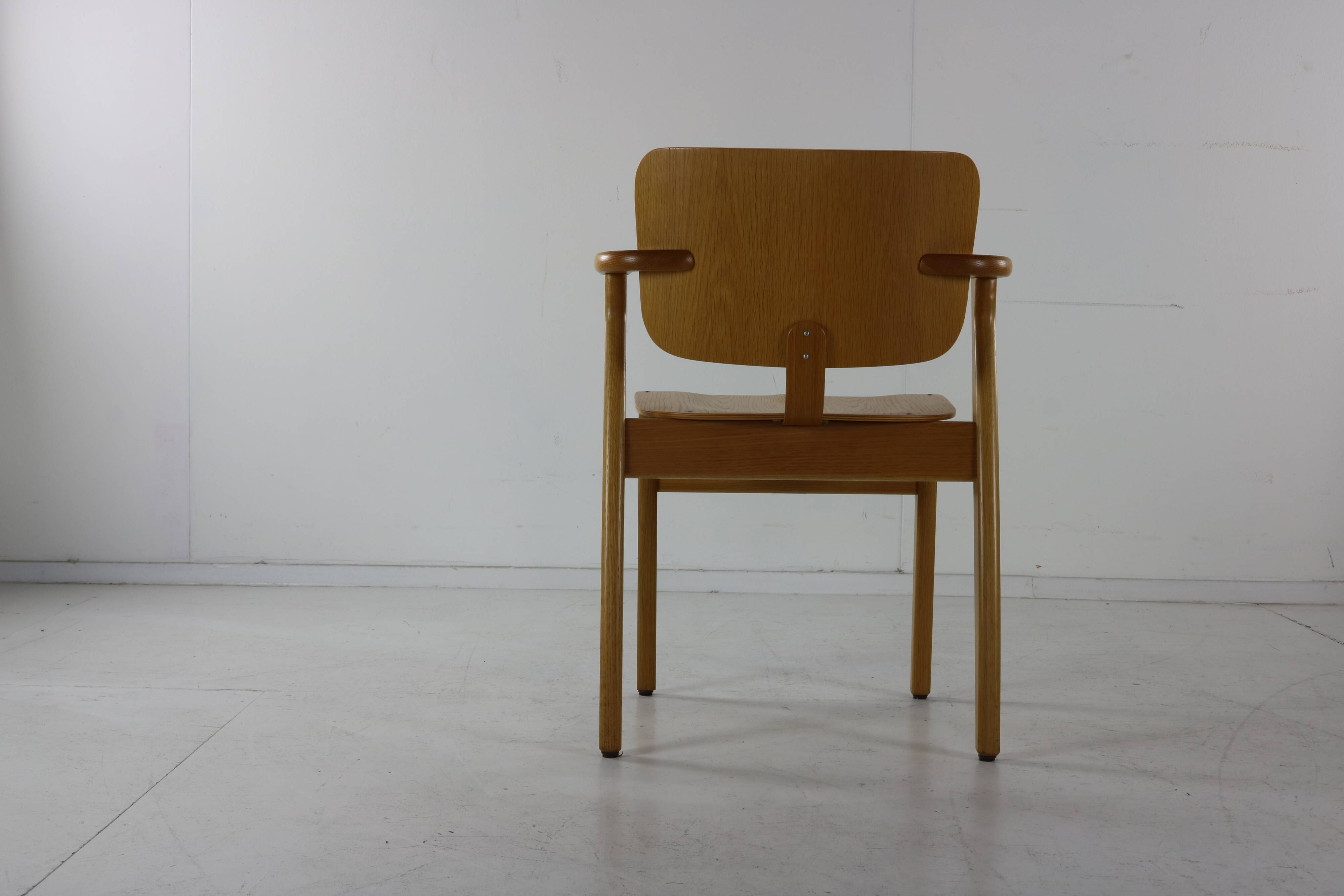 Finnish design arm chair by Ilmari Tapiovaara for Artek