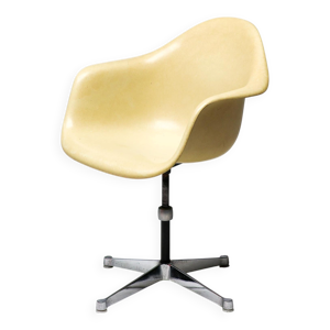 Fauteuil à base de contrat