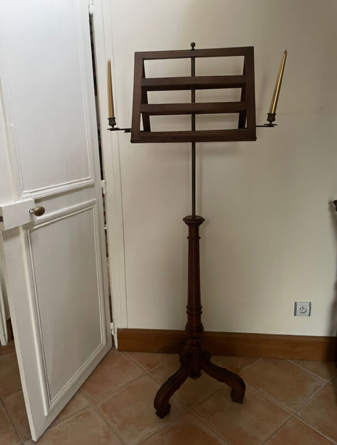 Double candlestick desk in brass, Louis XVI style. Late 19th century.