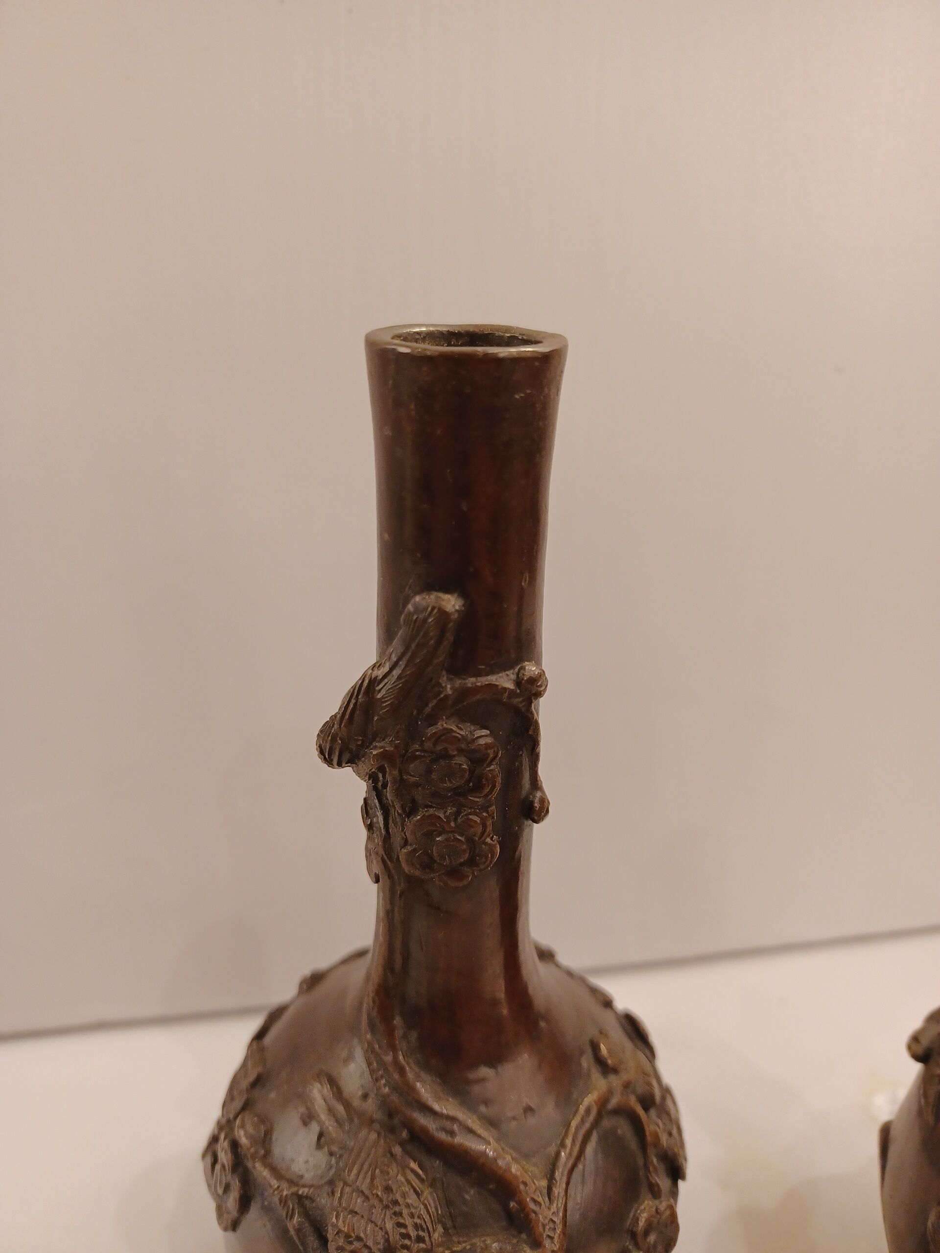 Pair of bronze soliflore vases. Japan, 19th century.