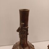Paire de vases soliflore en bronze. Japon, XIX eme Siècle.-