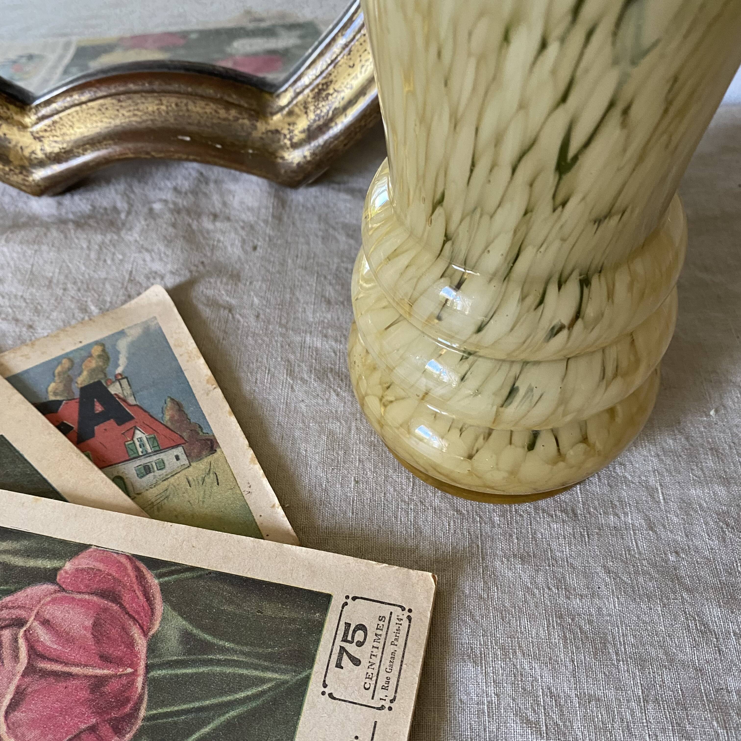 Vanilla Clichy glass vase