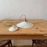 Suspension in white opaline