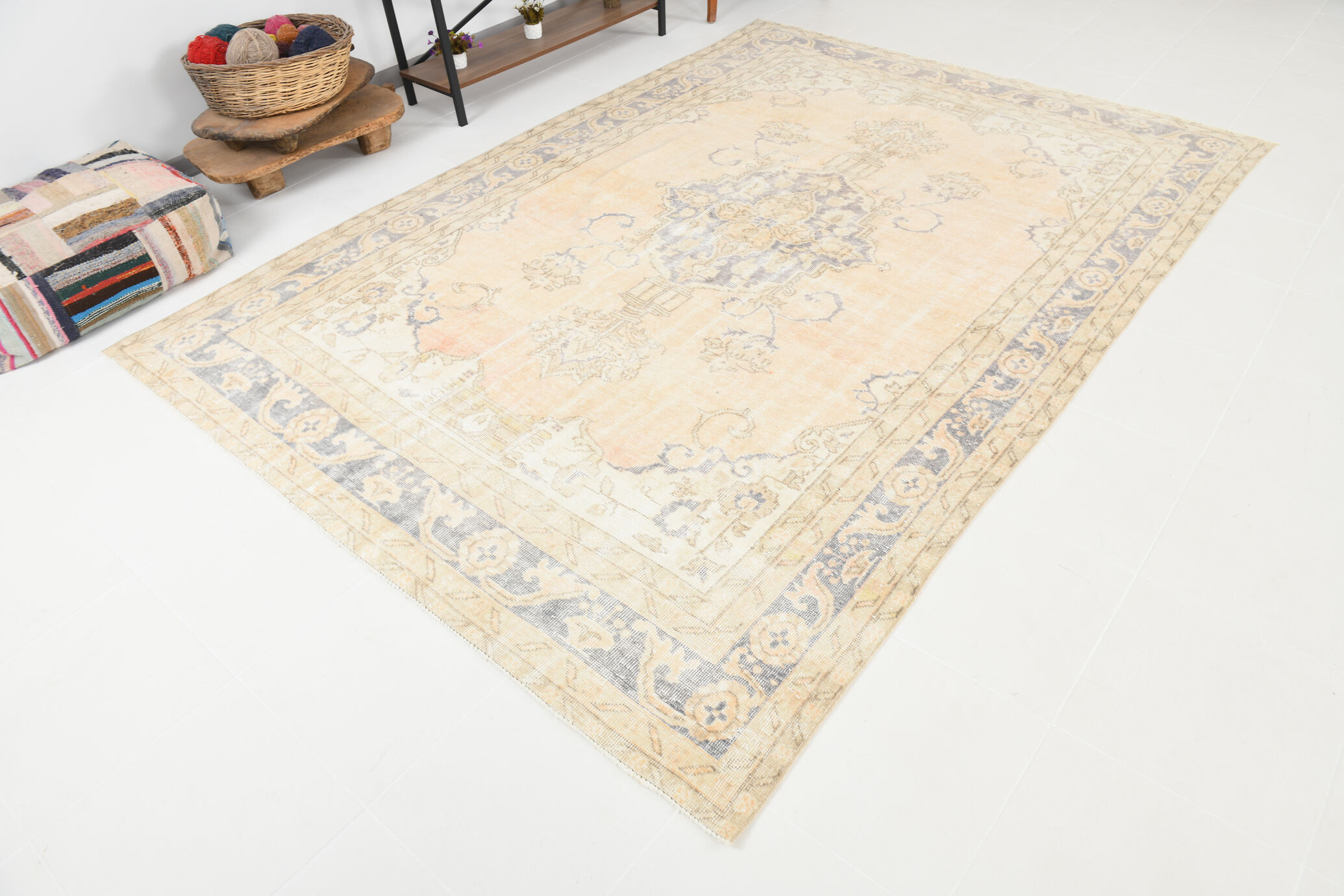 7x10 beige & navy blue vintage rug, 215x302cm