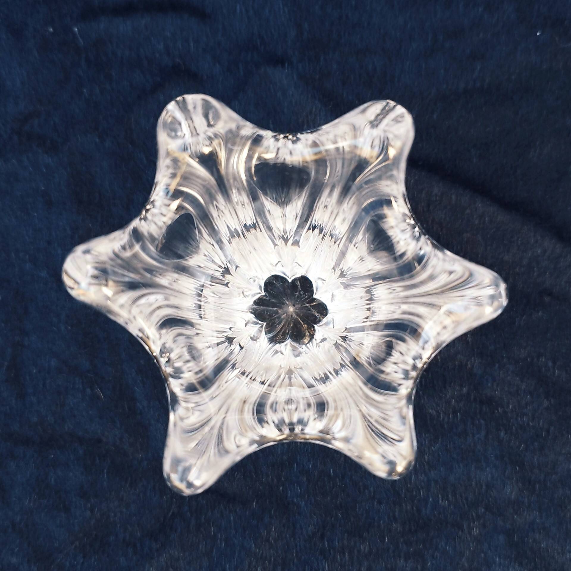 Small crystal vase signed Daum decoration