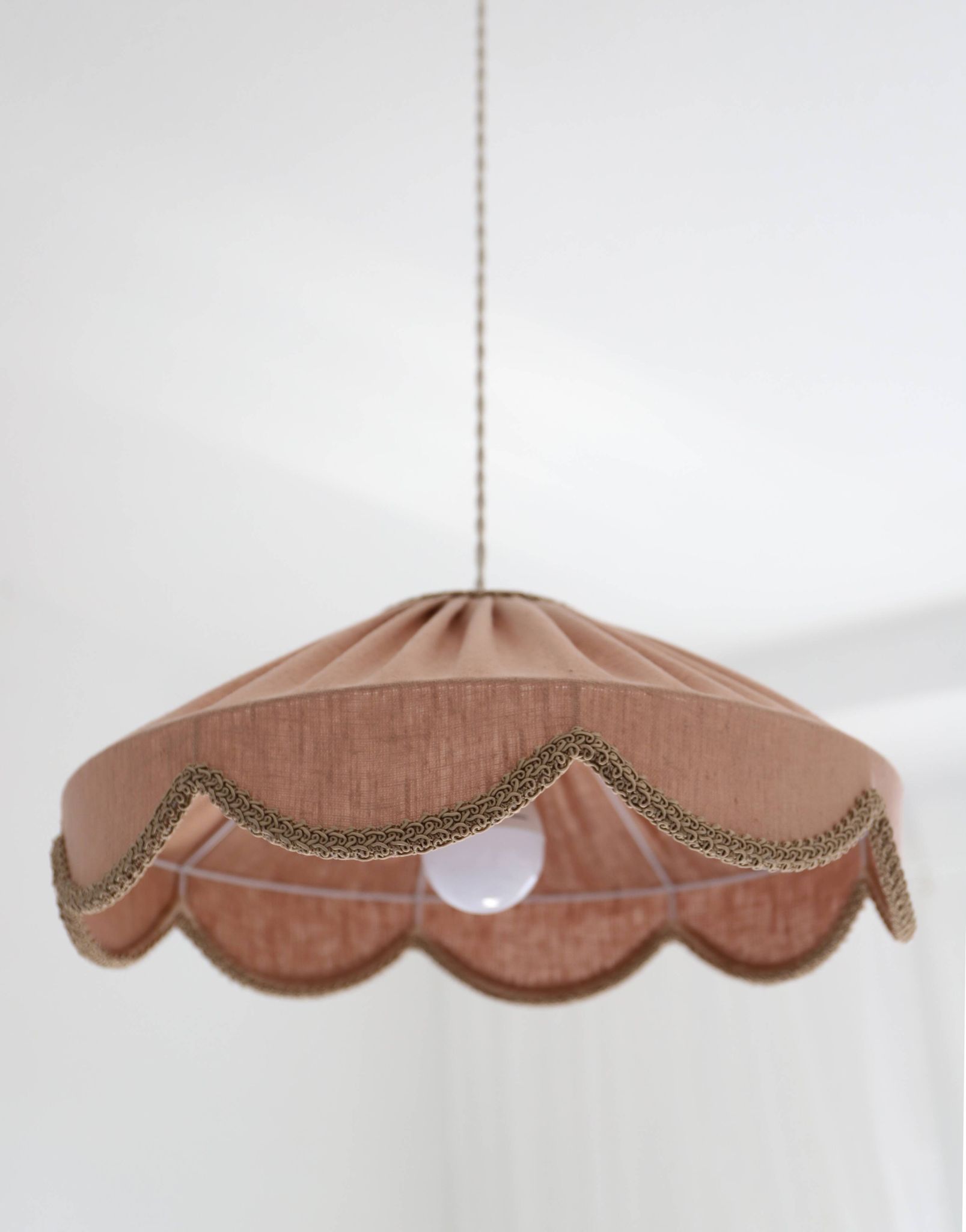 Suspension forme florale unie Cosette "classic linen"