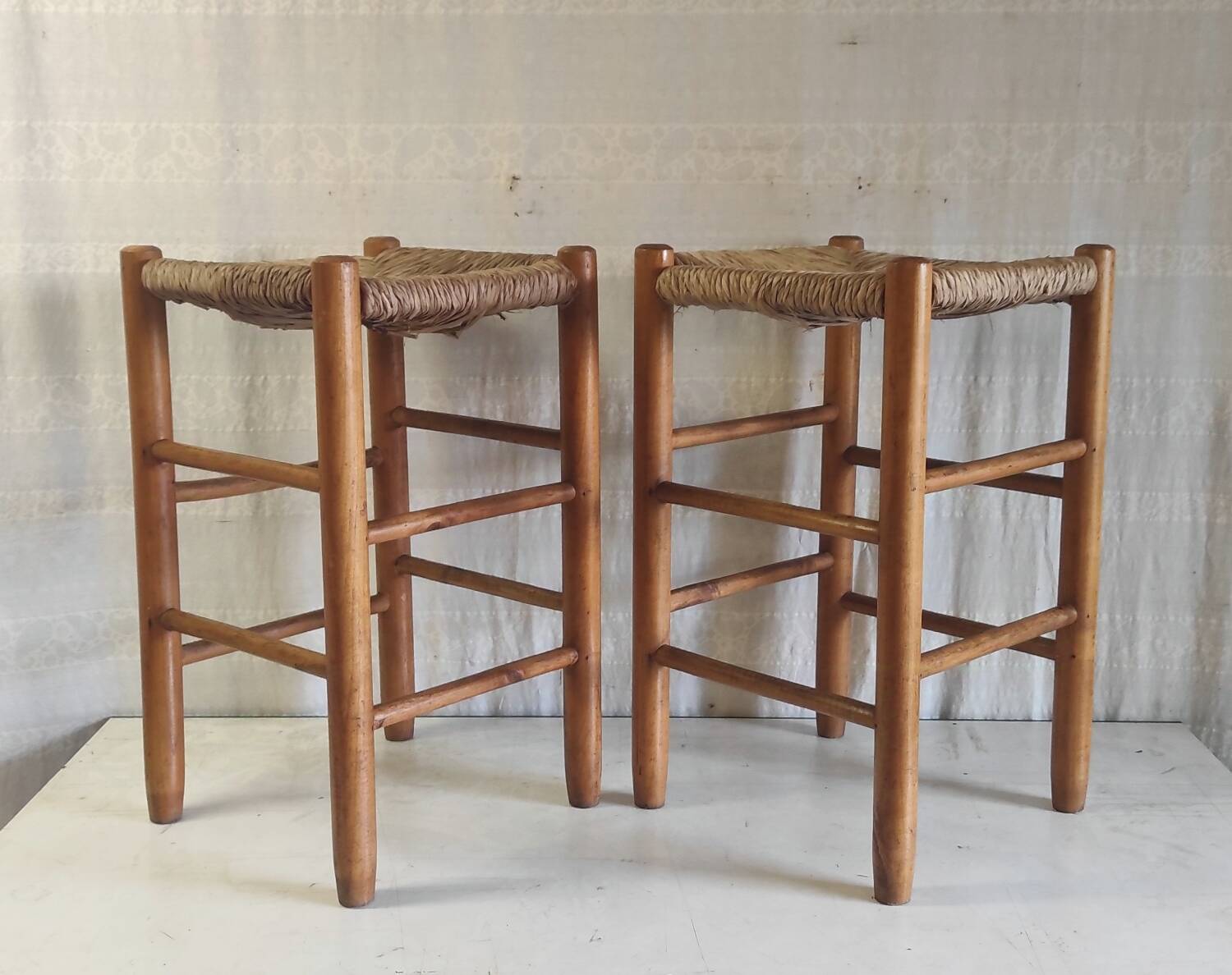 High stool in solid wood and straw - mid. 20th century