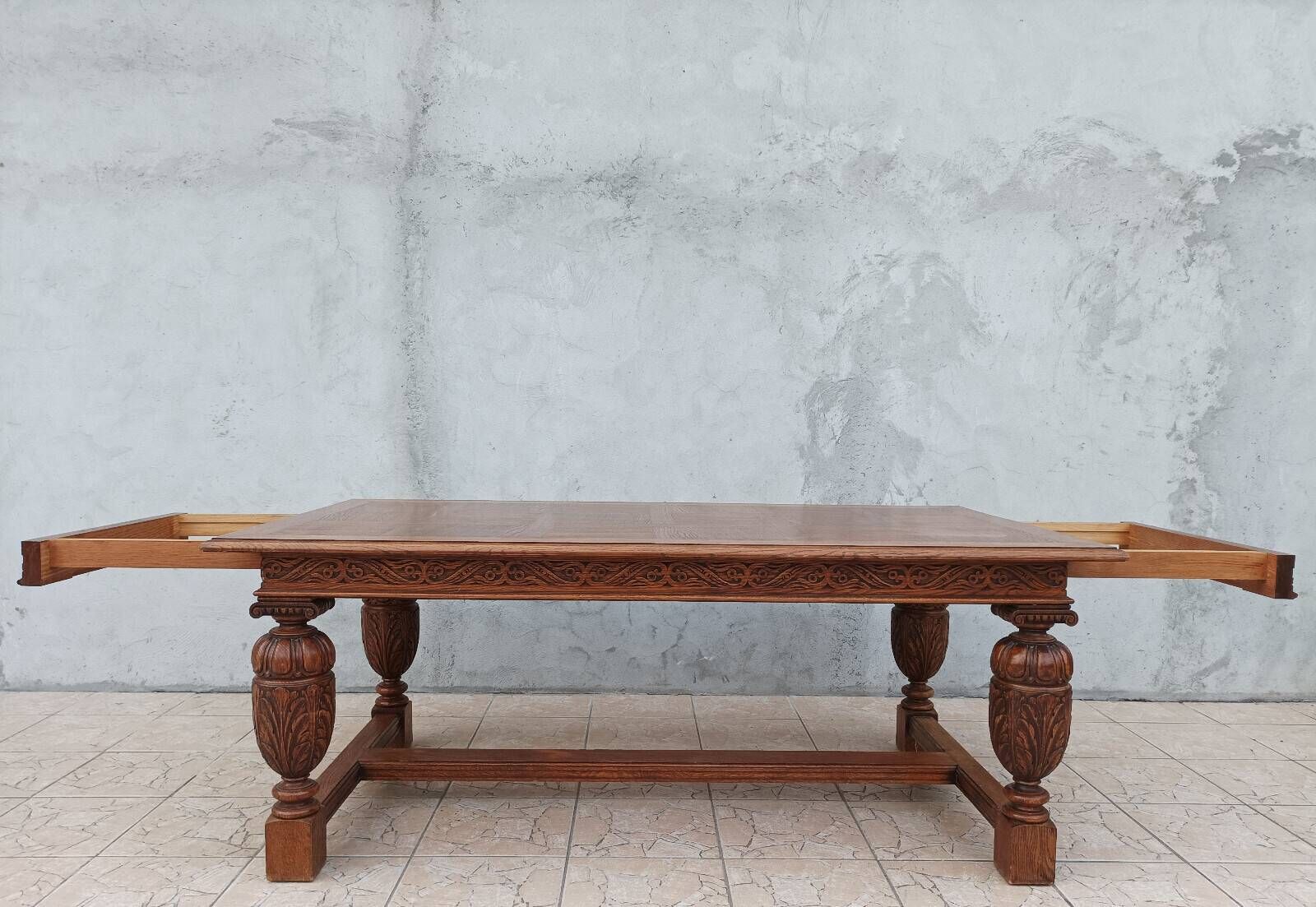 Table style Renaissance en chêne