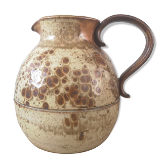 Sandstone pitcher