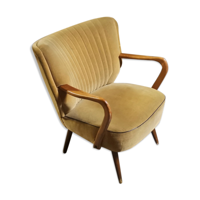Fauteuil en velour jaune doré