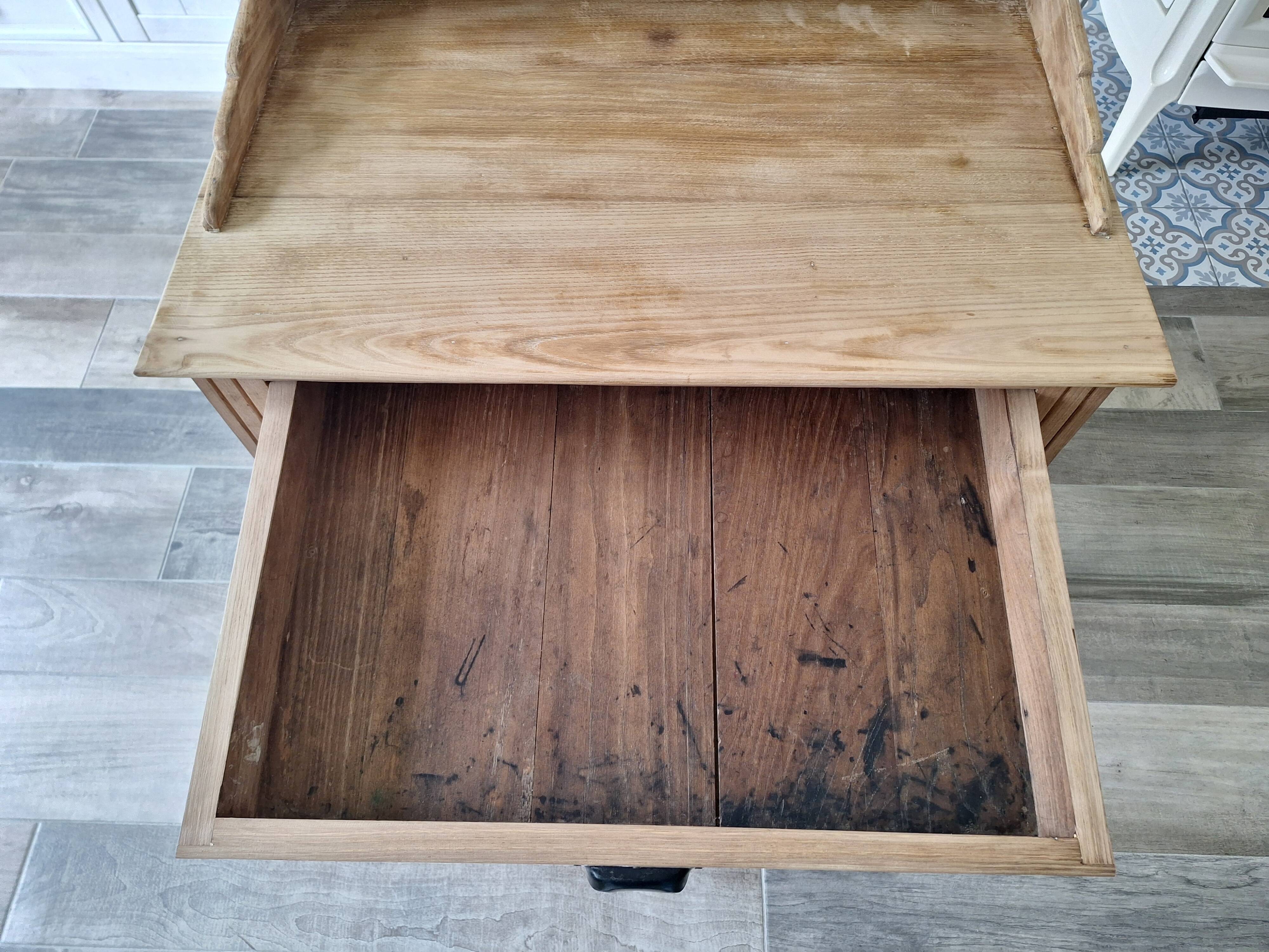 Desk / Dressing table in solid elm from the early 20th century.