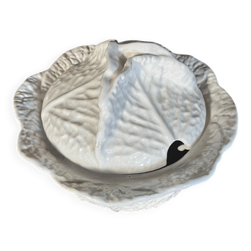 Cabbage-style soup tureen in barbotine.