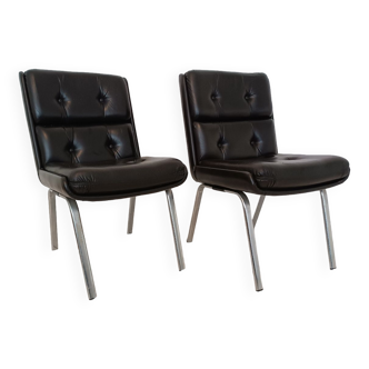 Paire de chaises/fauteuils italiens années 80 en skaï