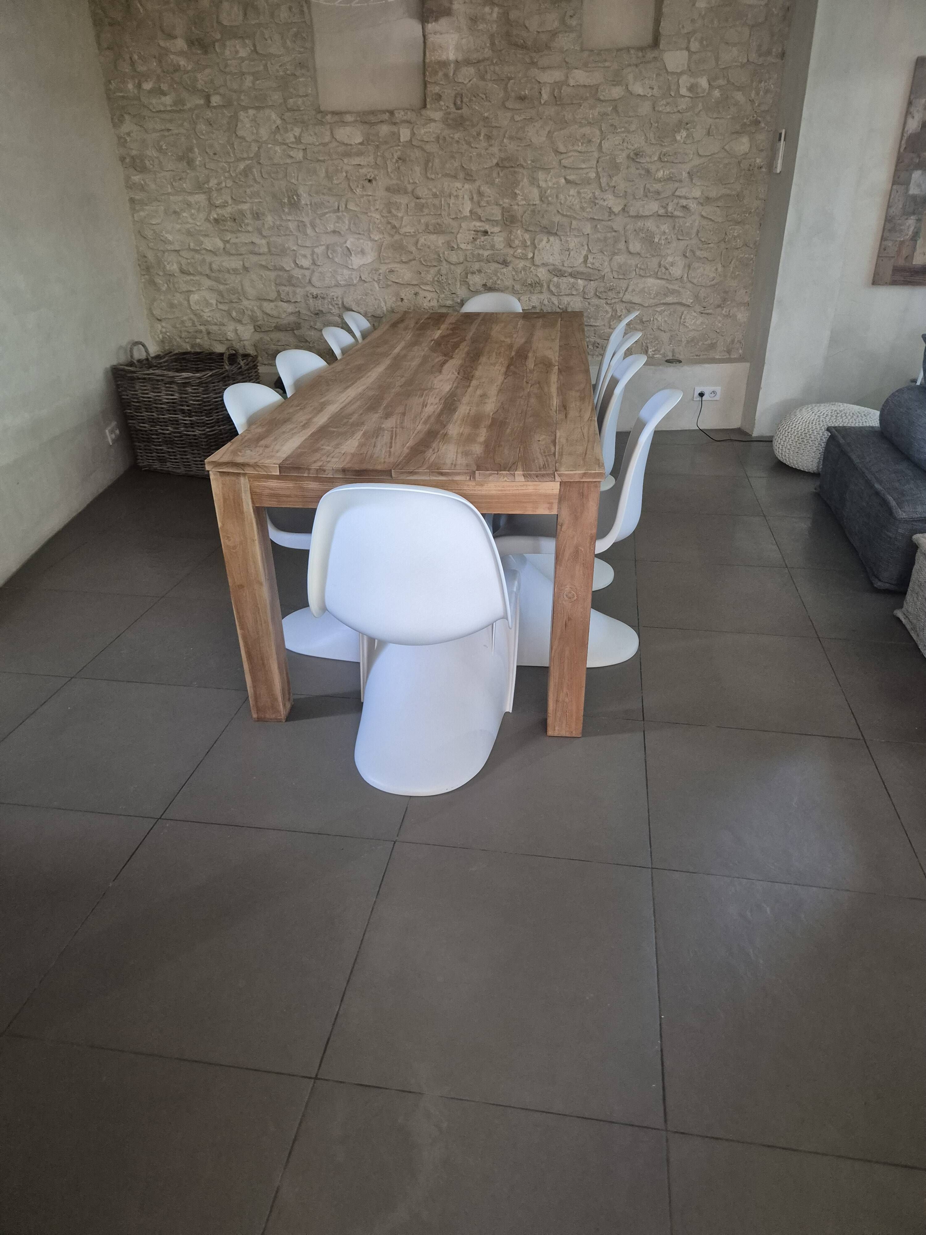 10 white chairs in the style of Verner Panton