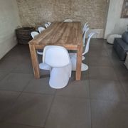 10 white chairs in the style of Verner Panton