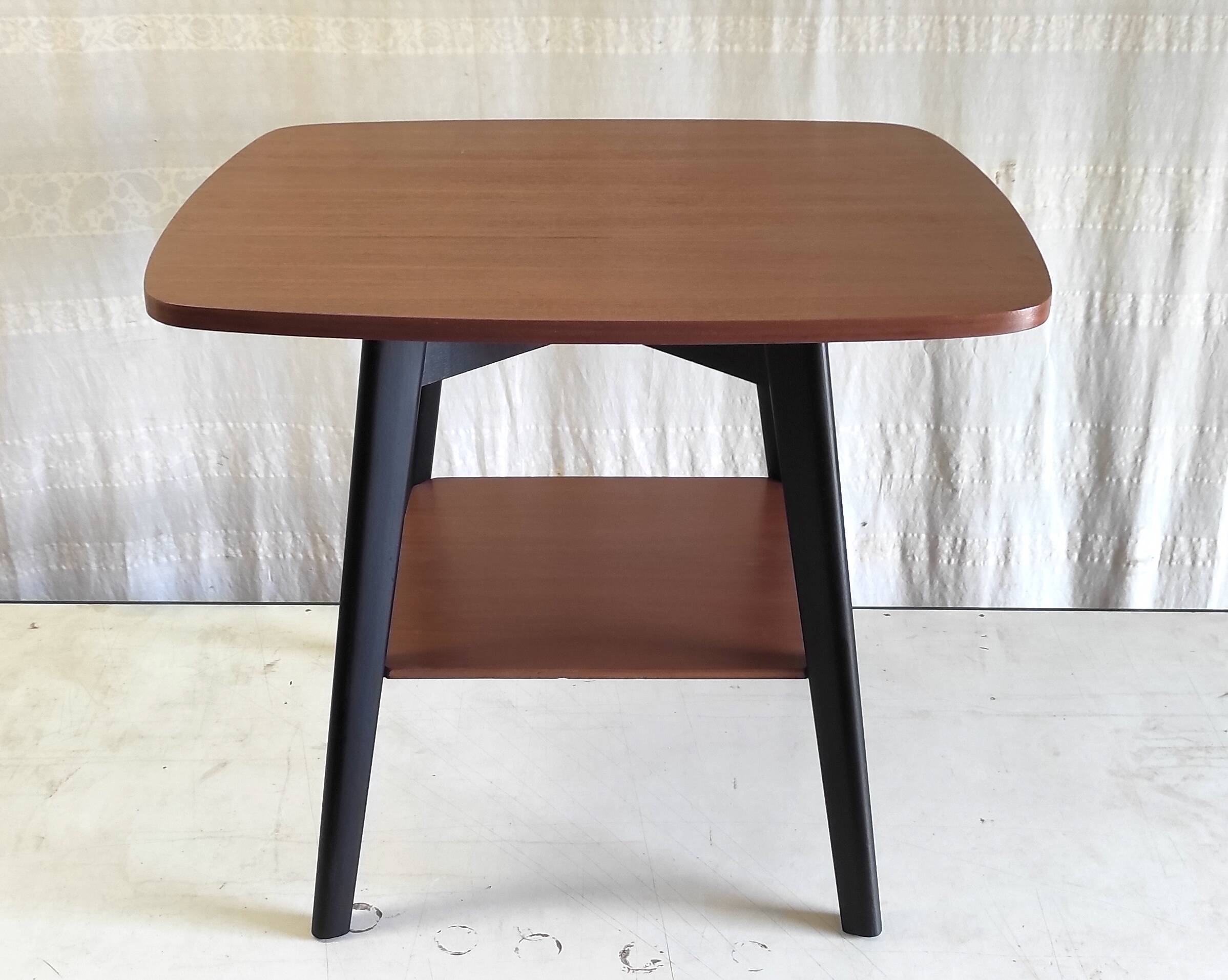 Modernist side table in wood, mid-20th century.
