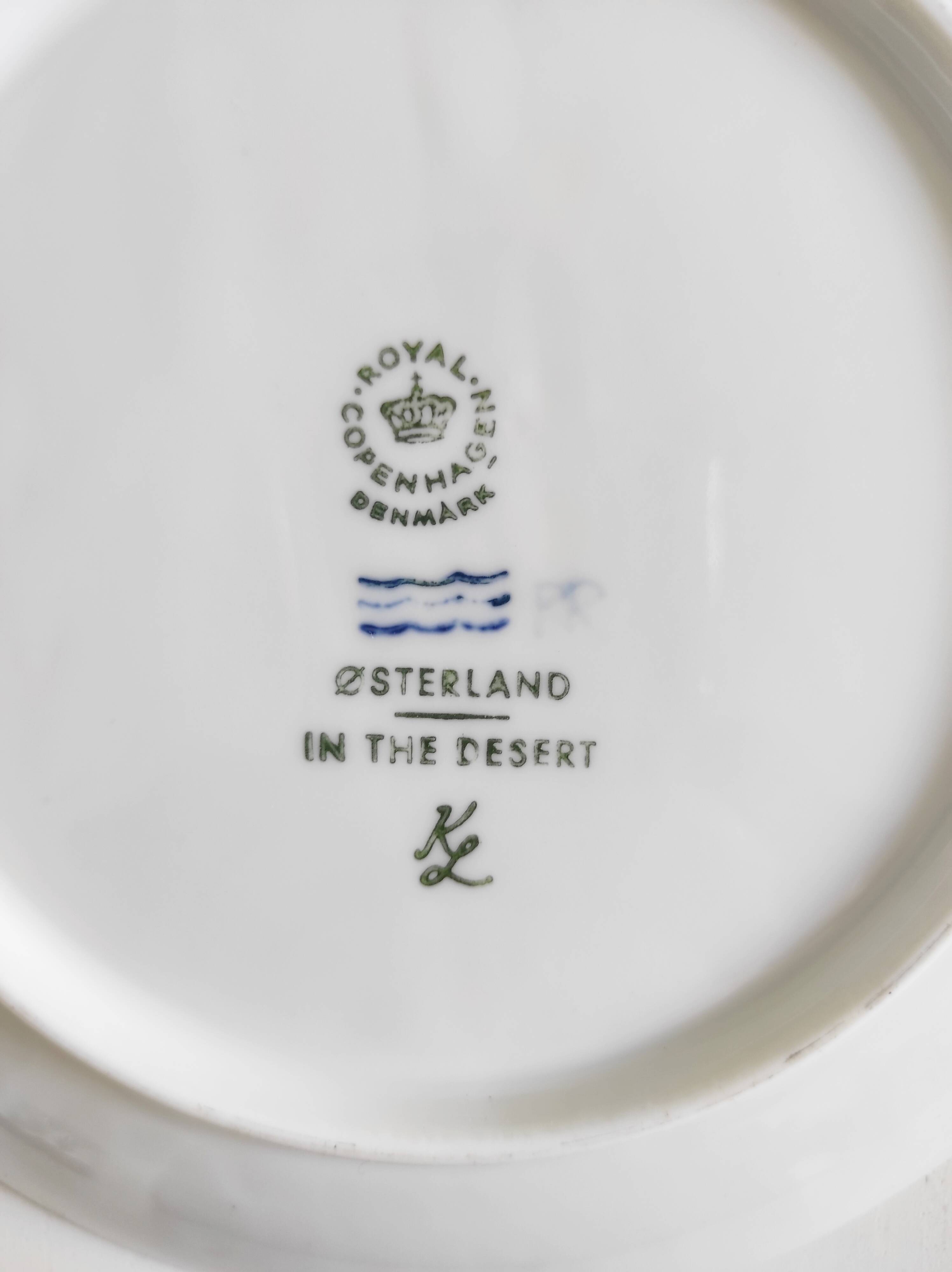 Assiette porcelaine bleu danemark scène désert