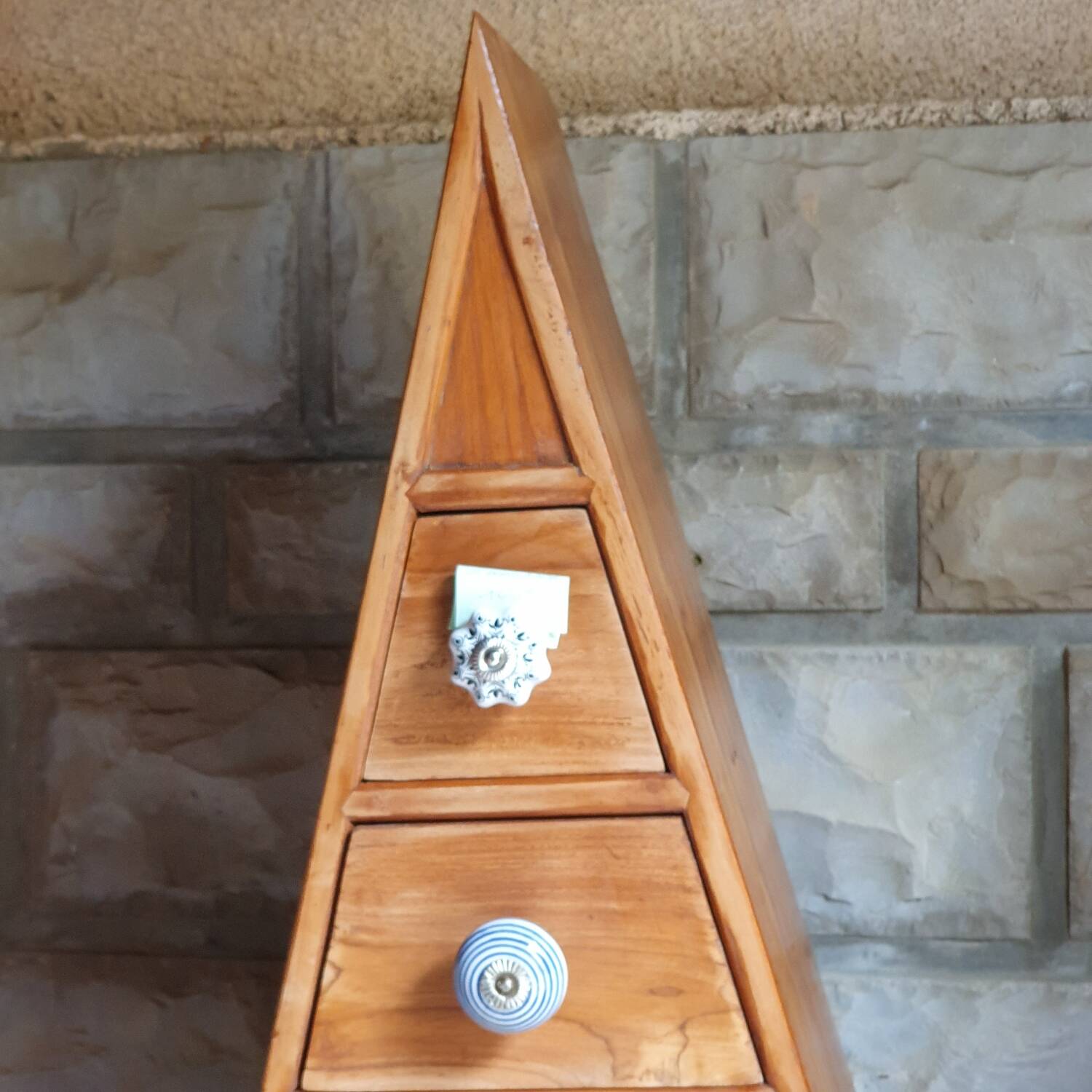 Pyramid-shaped chest of drawers