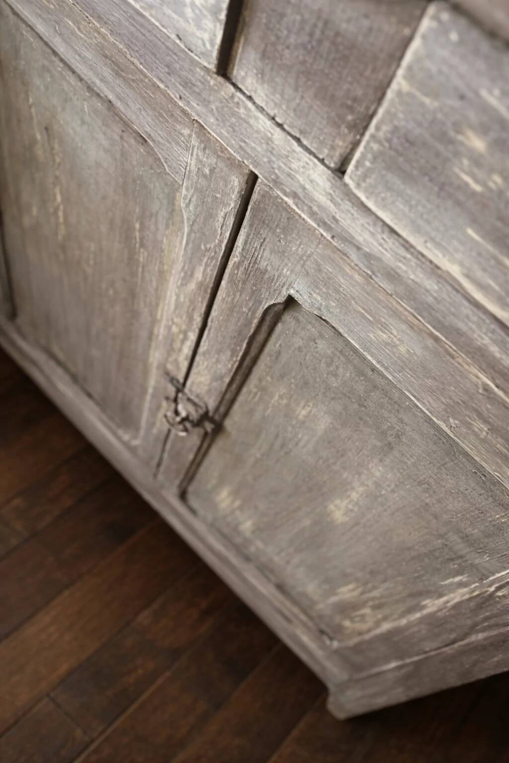 Parisian buffet in beech from the early 20th century with an antique finish.