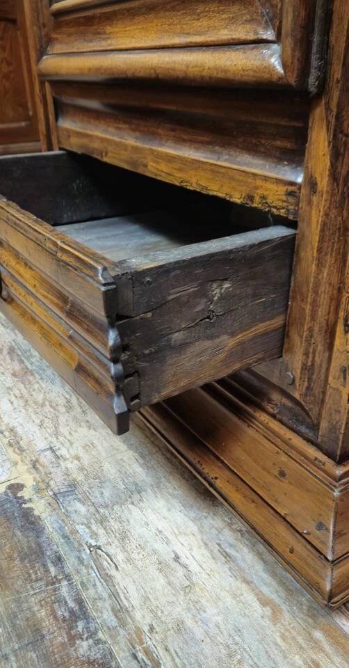 Antique solid wood wardrobe / bonnetière – Geometric design – H 208 cm