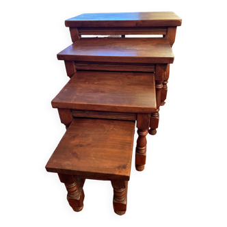 Tables gigognes en bois massif