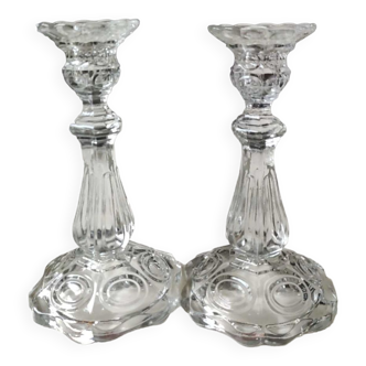 Paire de bougeoirs verre moulé, forme florale/godronnée, verrerie de portieux. années 50.