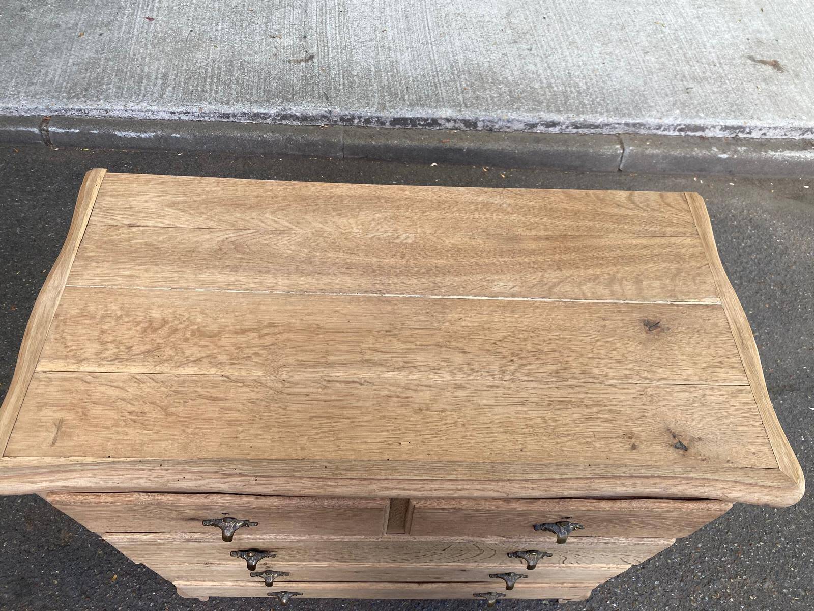 Commode de style Louis XV en chêne massif décapée années 50