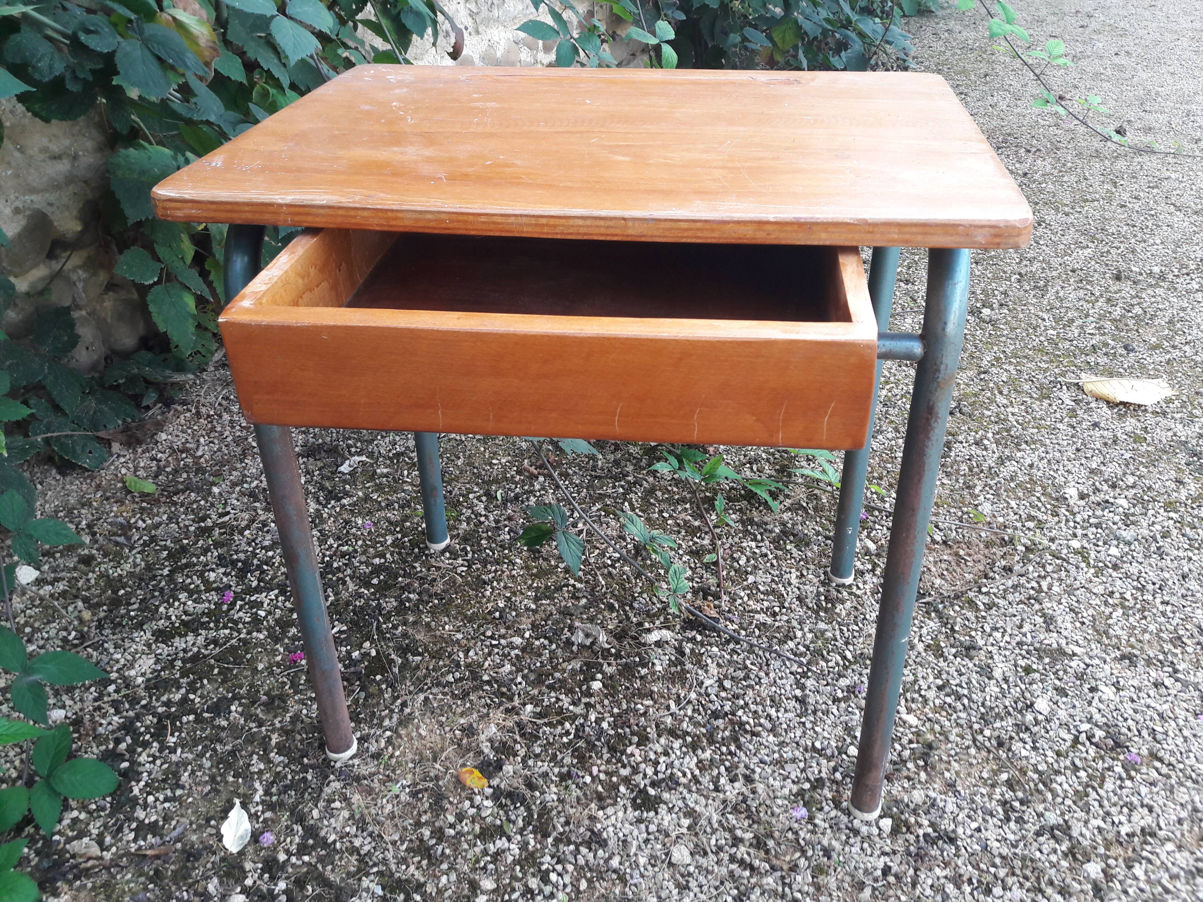 School desk with chair