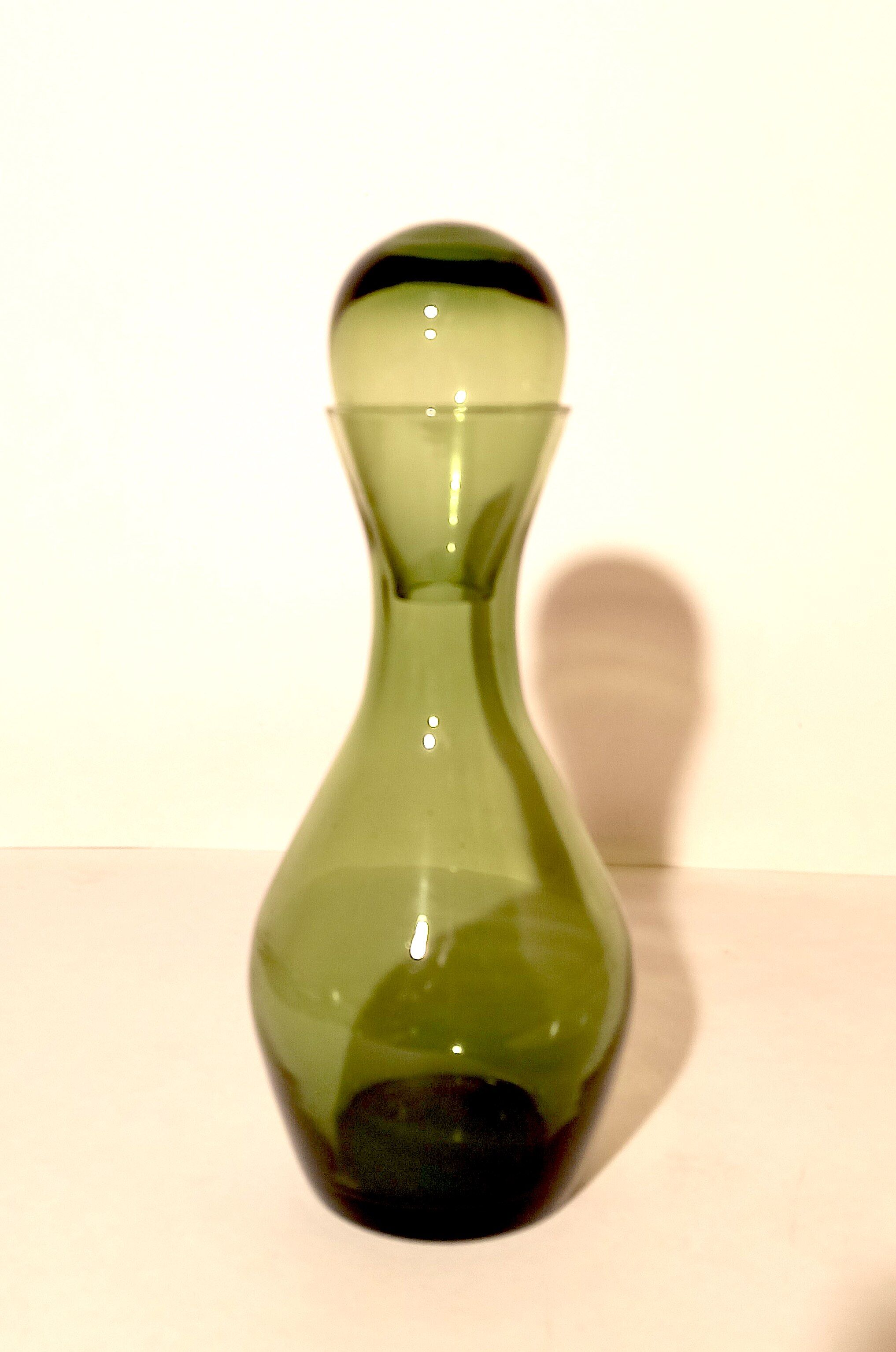 Carafe and its cap 70s, height 28 cm