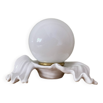 Lampe ancienne en céramique blanche et opaline