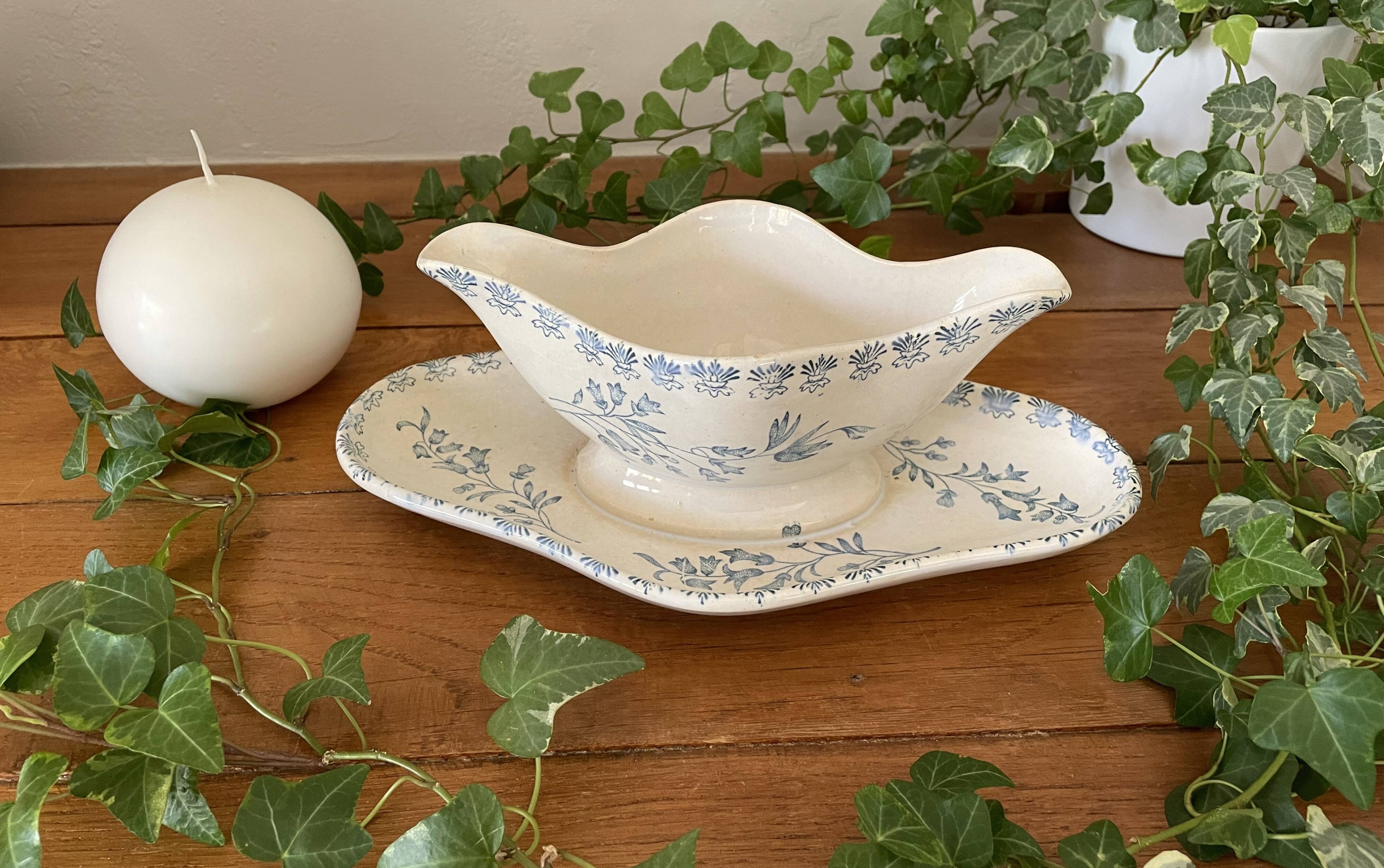 Saucière ancienne en faïence de Grigny (Rhône)