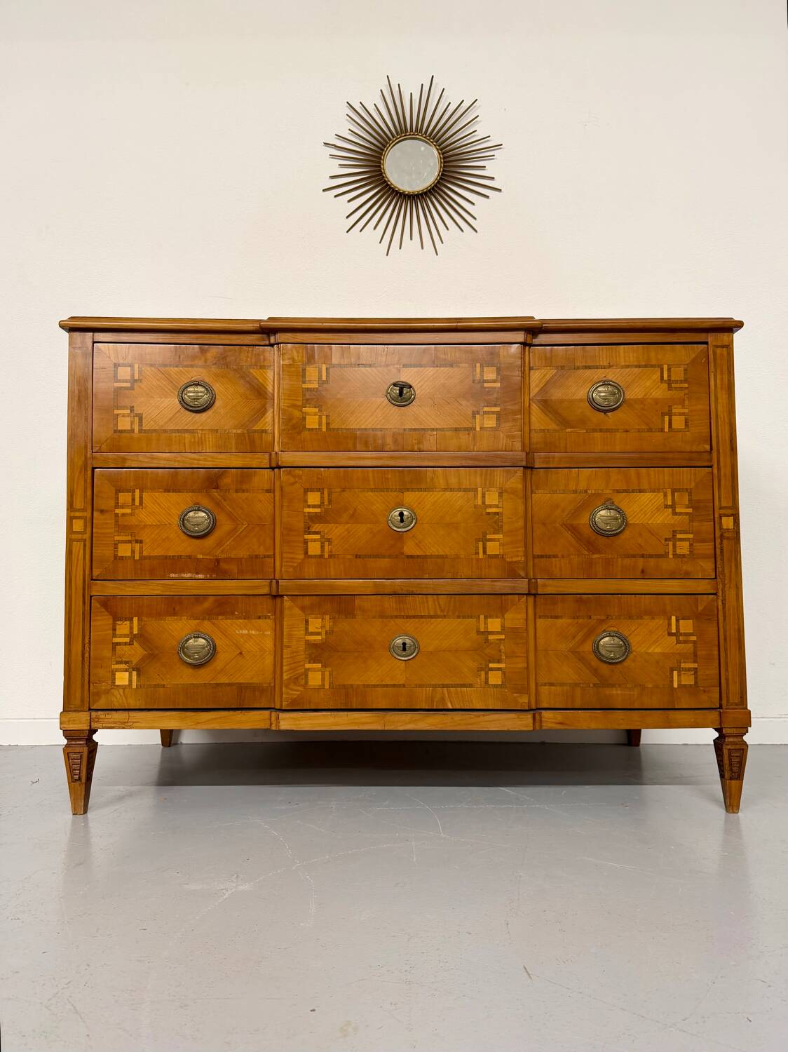 Antique marquetry chest of drawers from the transition period at the end of the 18th century, with 3 wooden drawers.