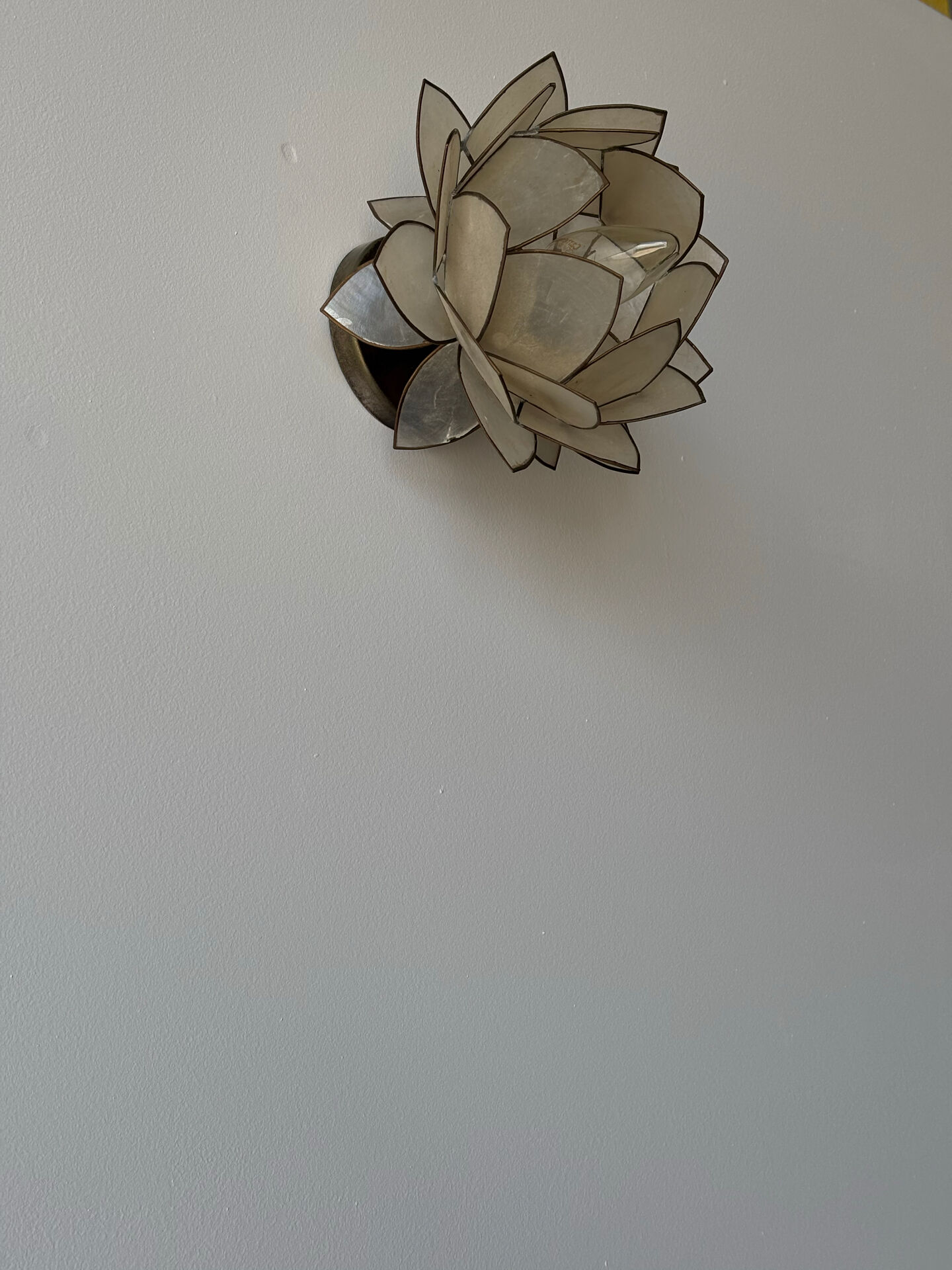 Applique murale fleur de lotus en nacre, Italie 1970