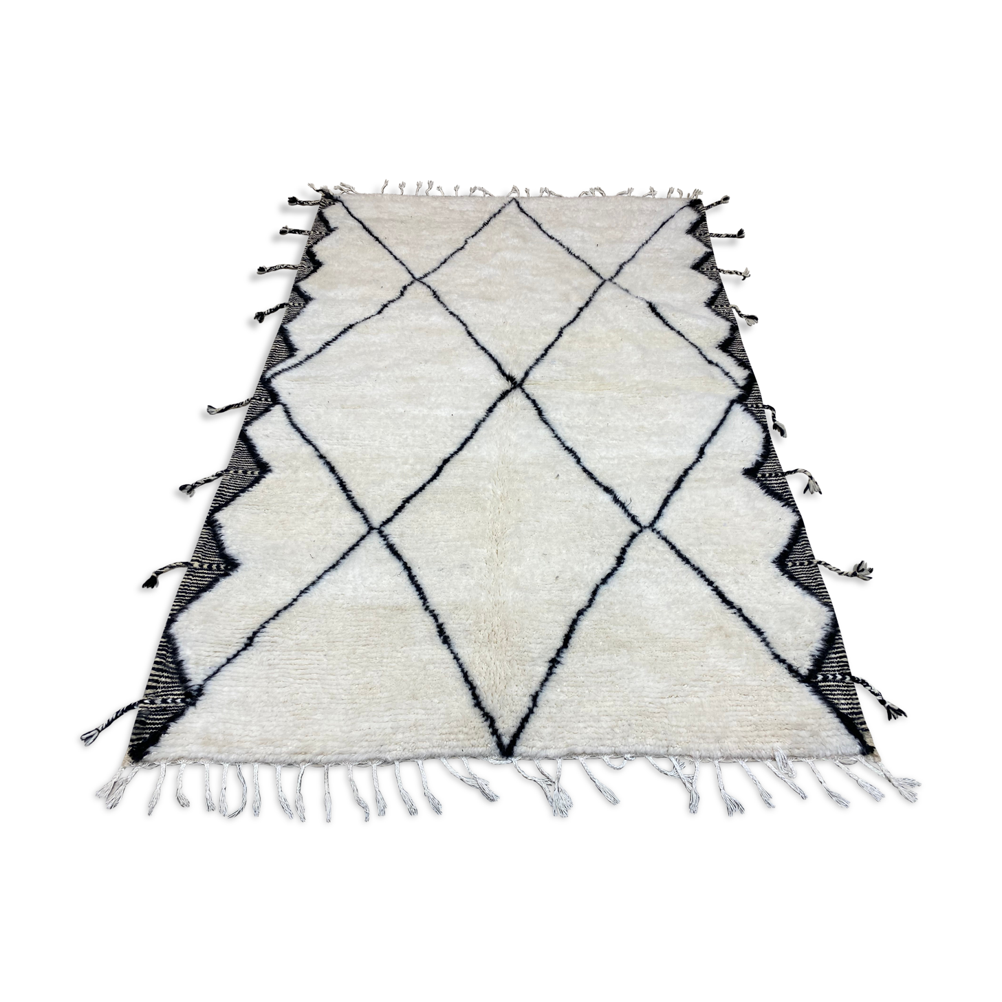 White wool rug with framing