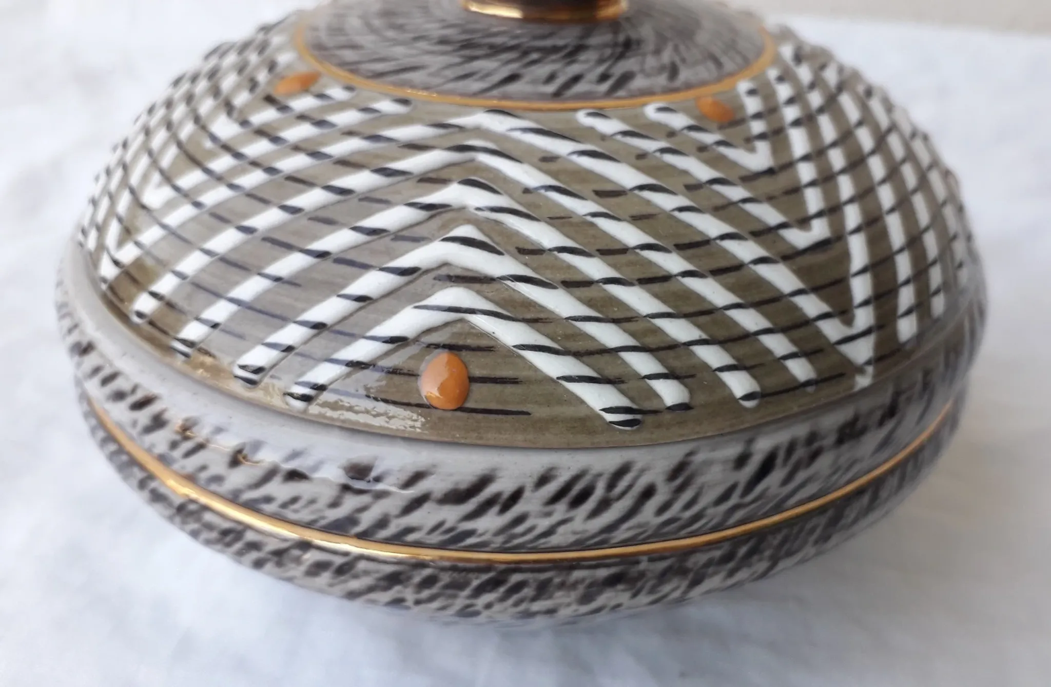 Stoneware bonbonnière