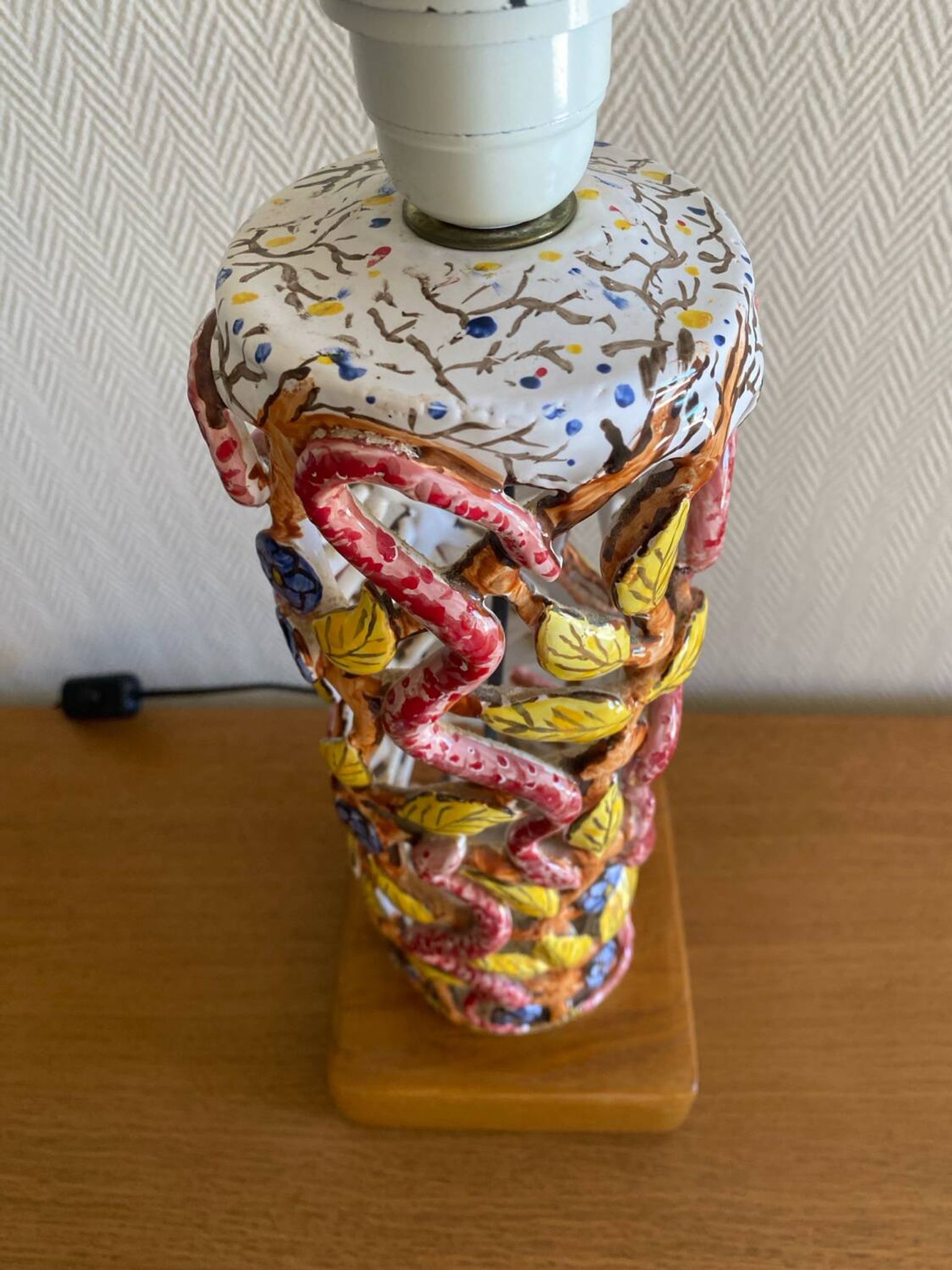 Openwork ceramic lamp base with Garden of Eden decor
