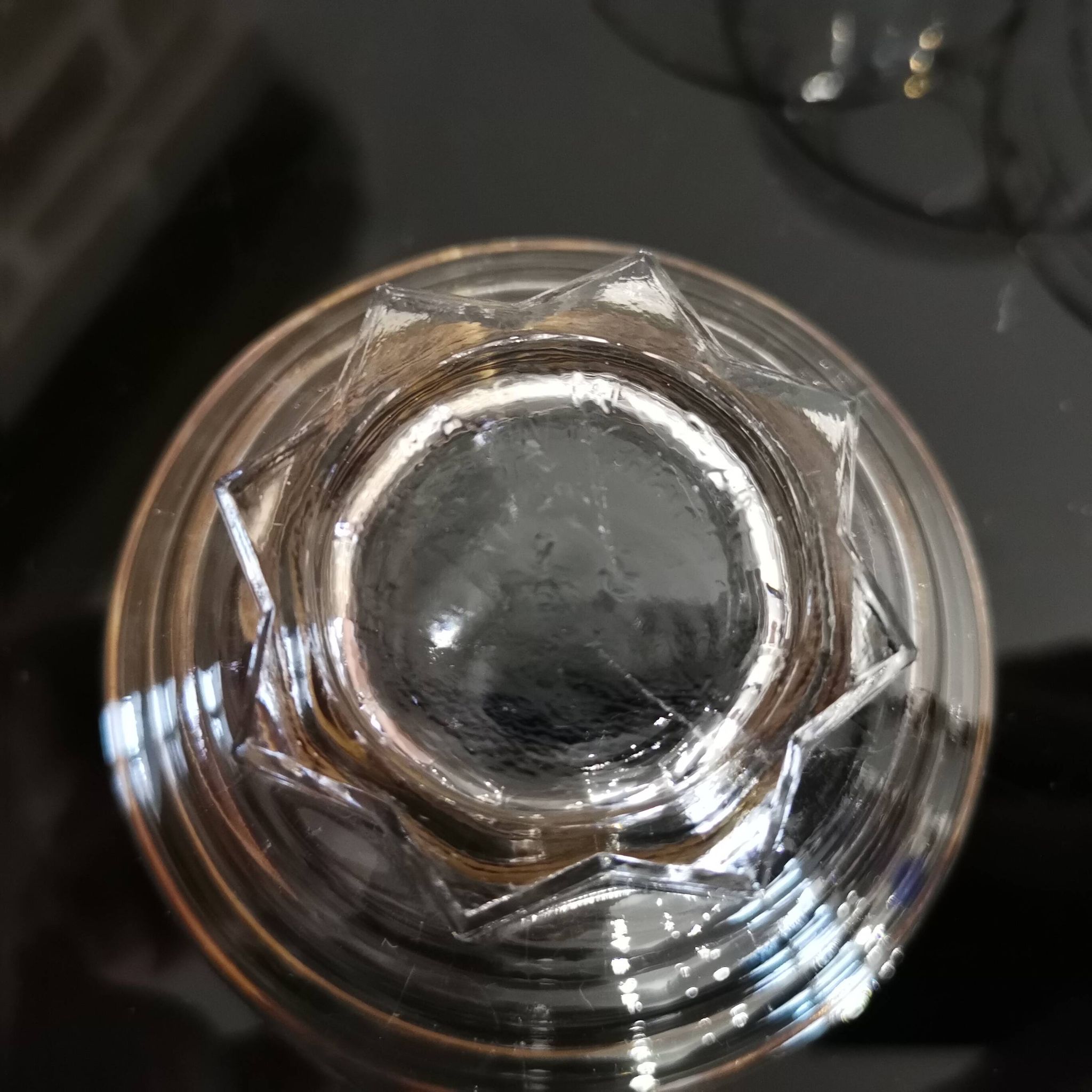 Set of 6 champagne glasses with gold edging and vintage star feet