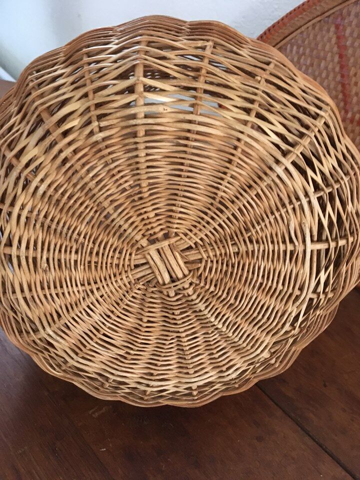 Wicker round basket.